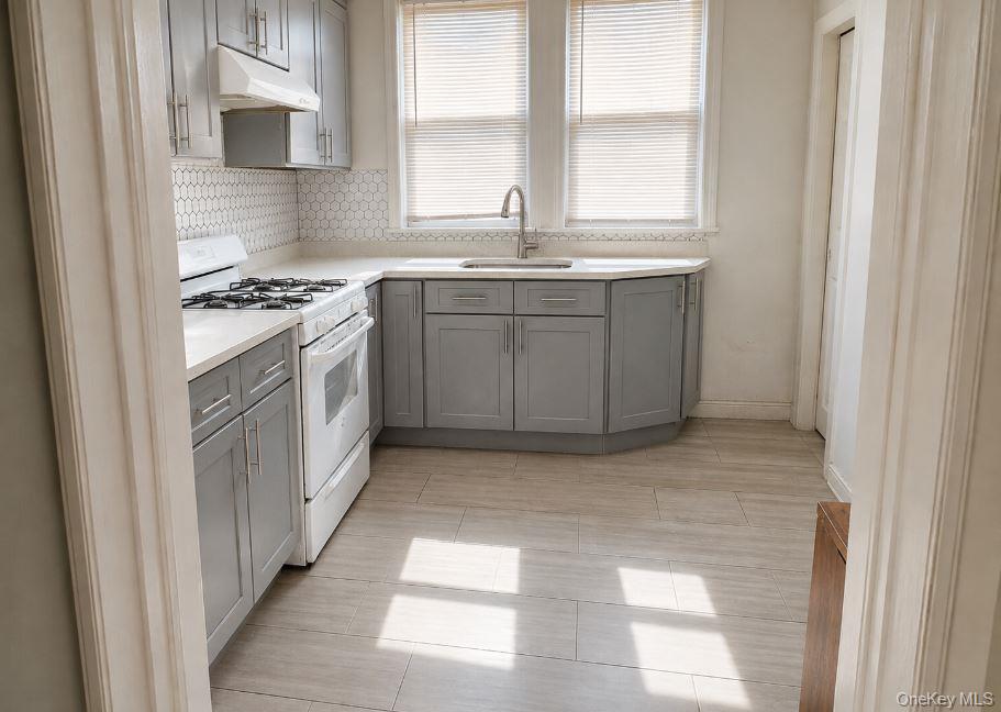 10436 109th Street Property Photo 2