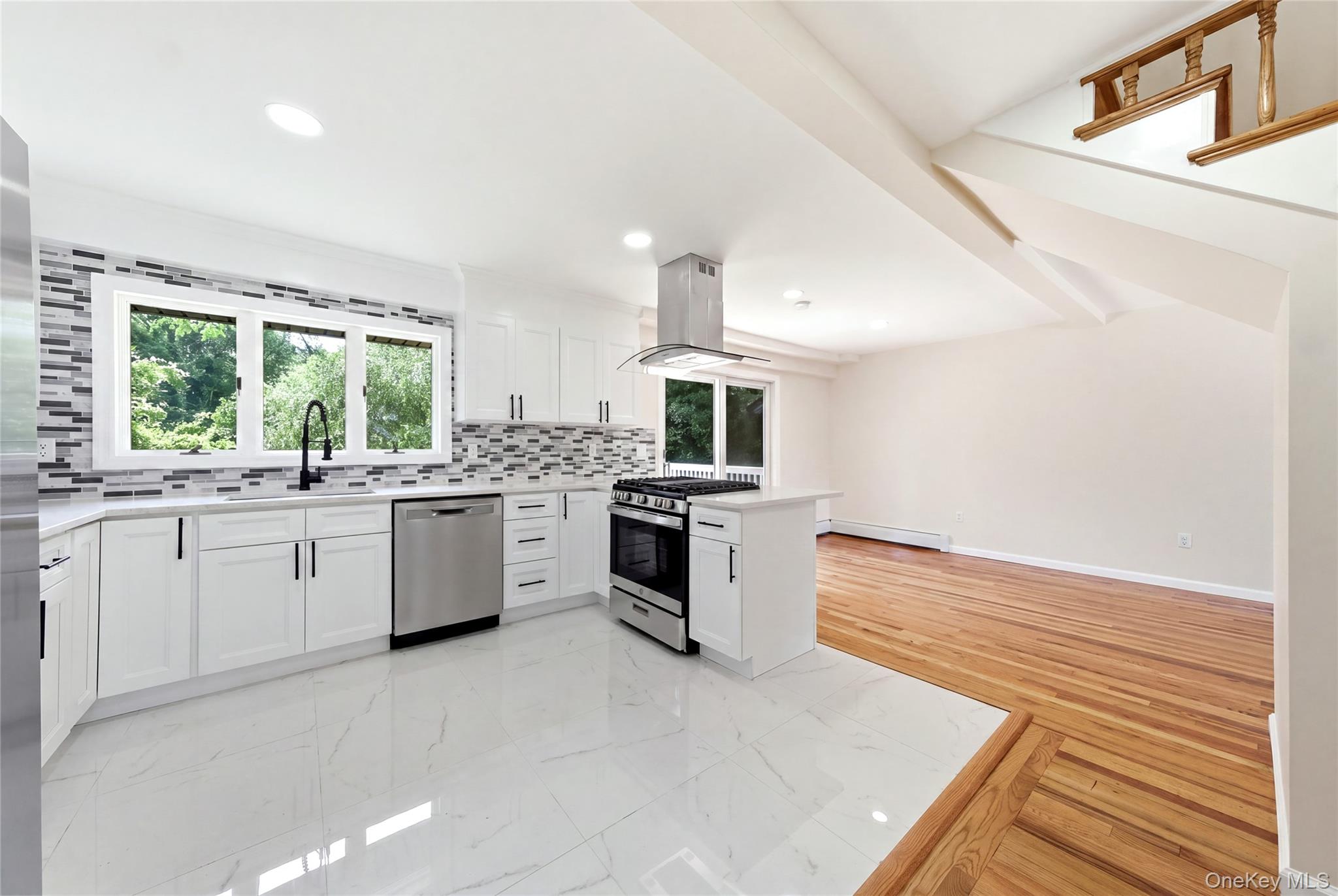 930 Park Drive Property Photo 3