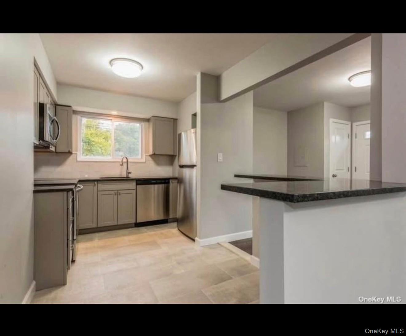 88 Ralph Avenue Property Photo 2