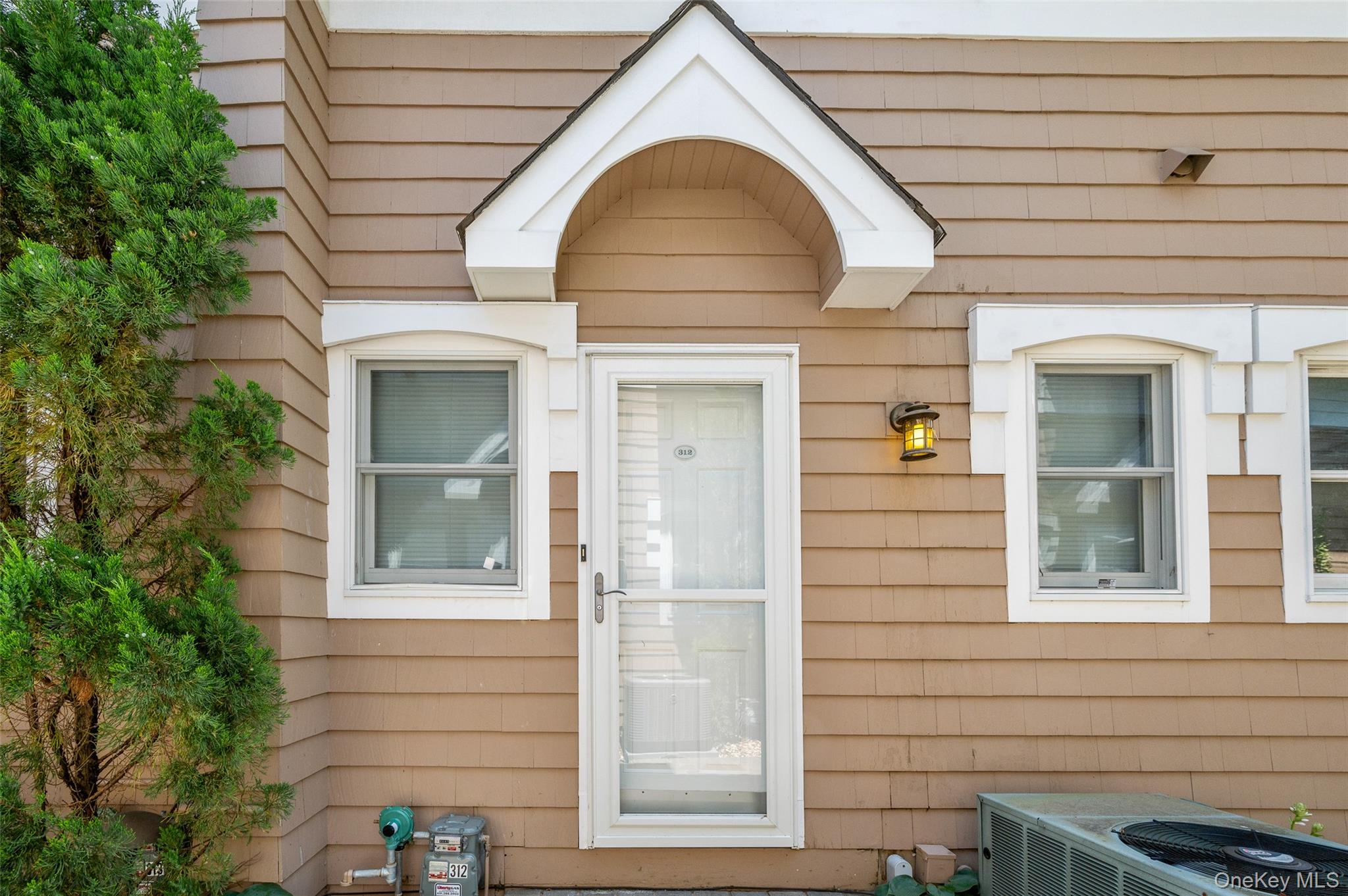 49 Canoe Place Property Photo 2