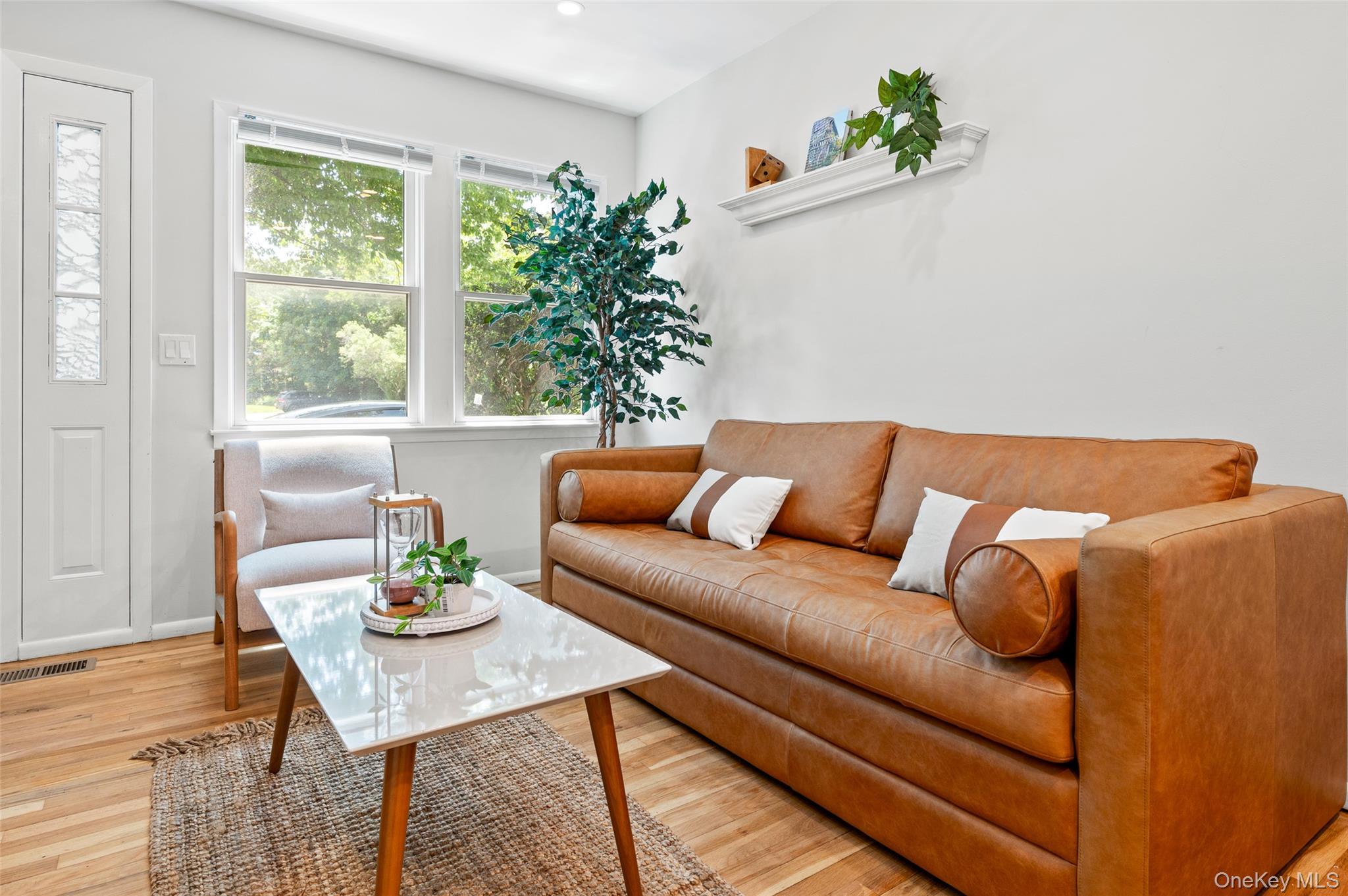 49 Canoe Place Property Photo 11