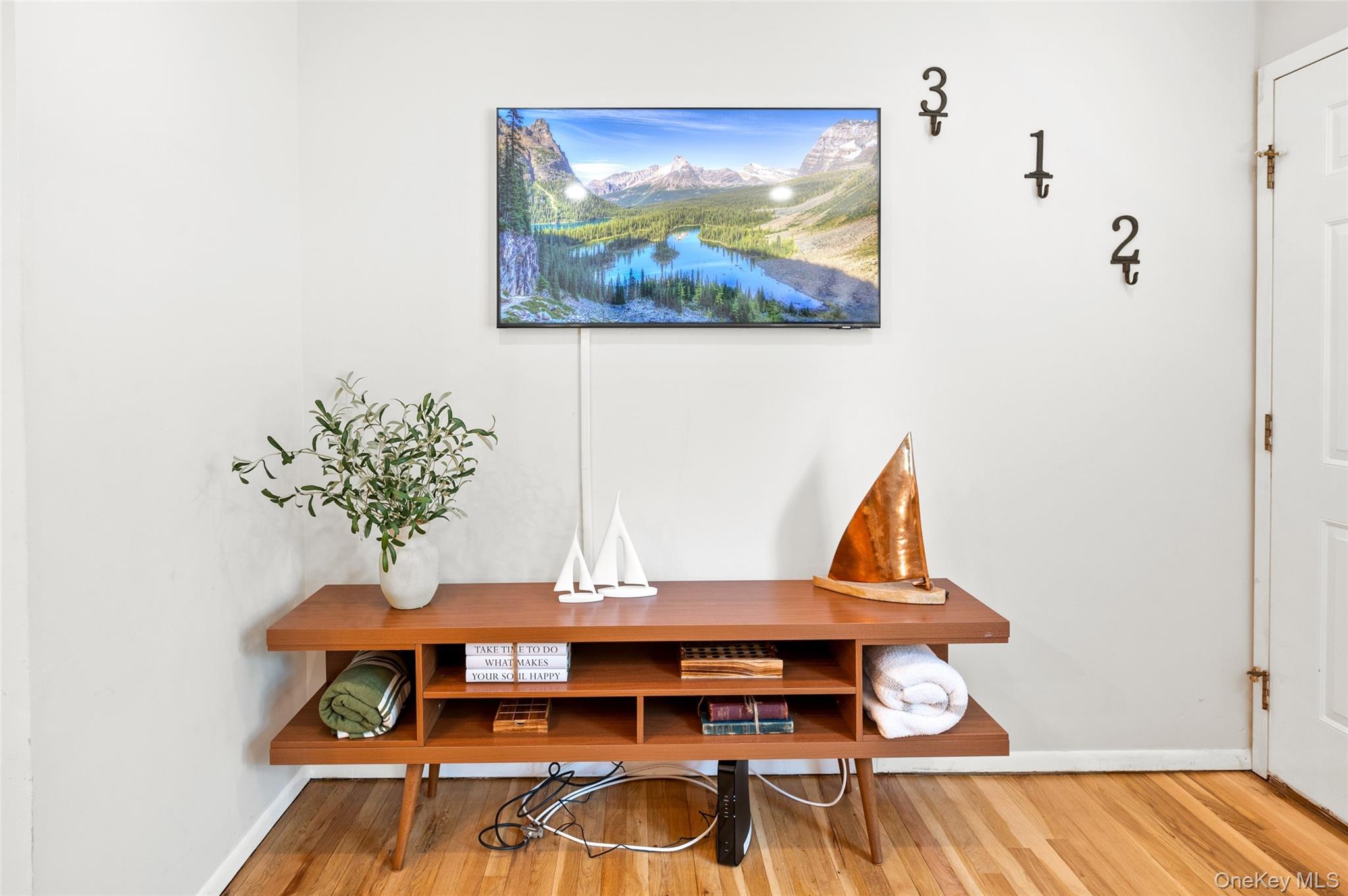 49 Canoe Place Property Photo 12