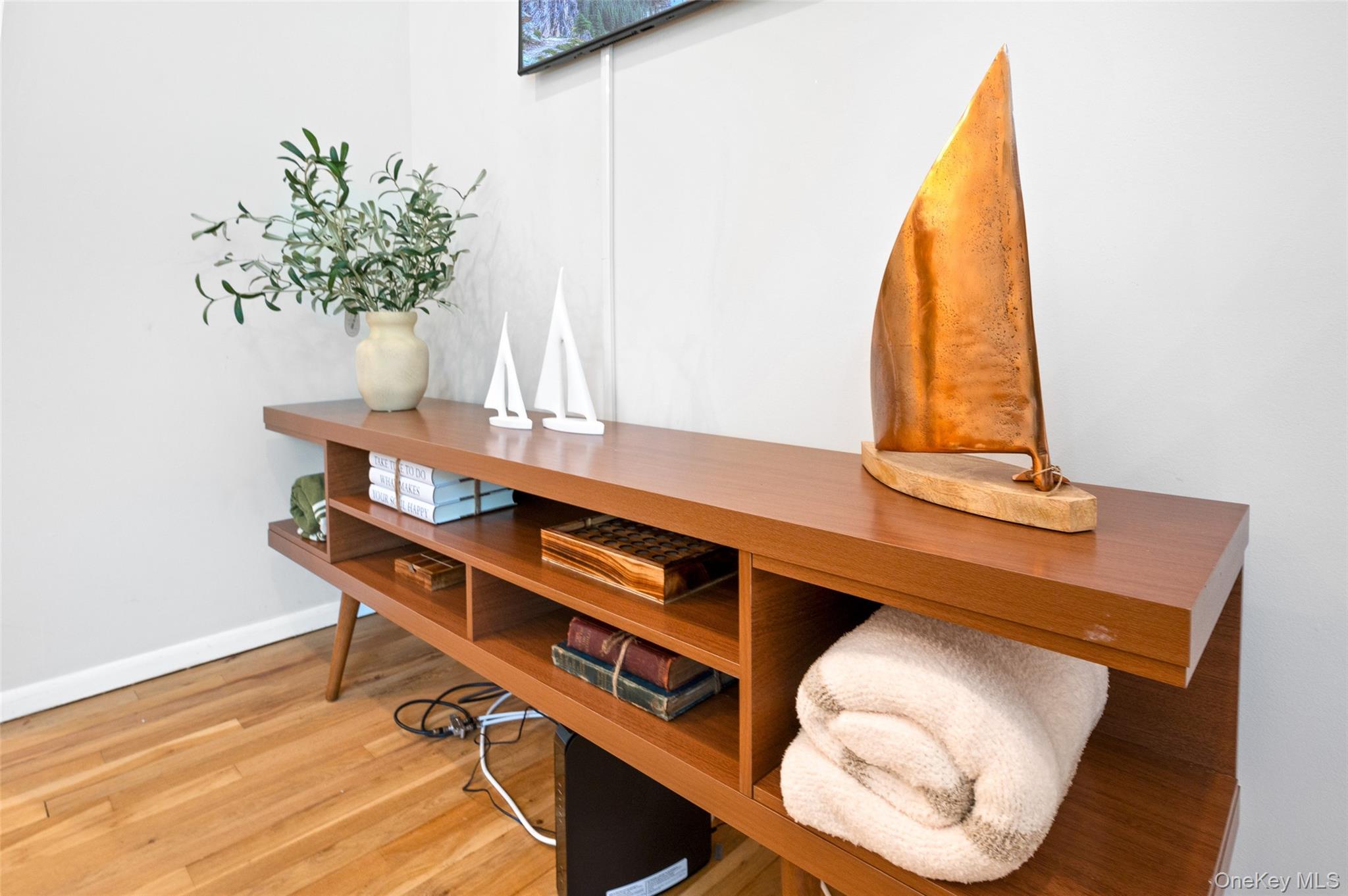 49 Canoe Place Property Photo 13