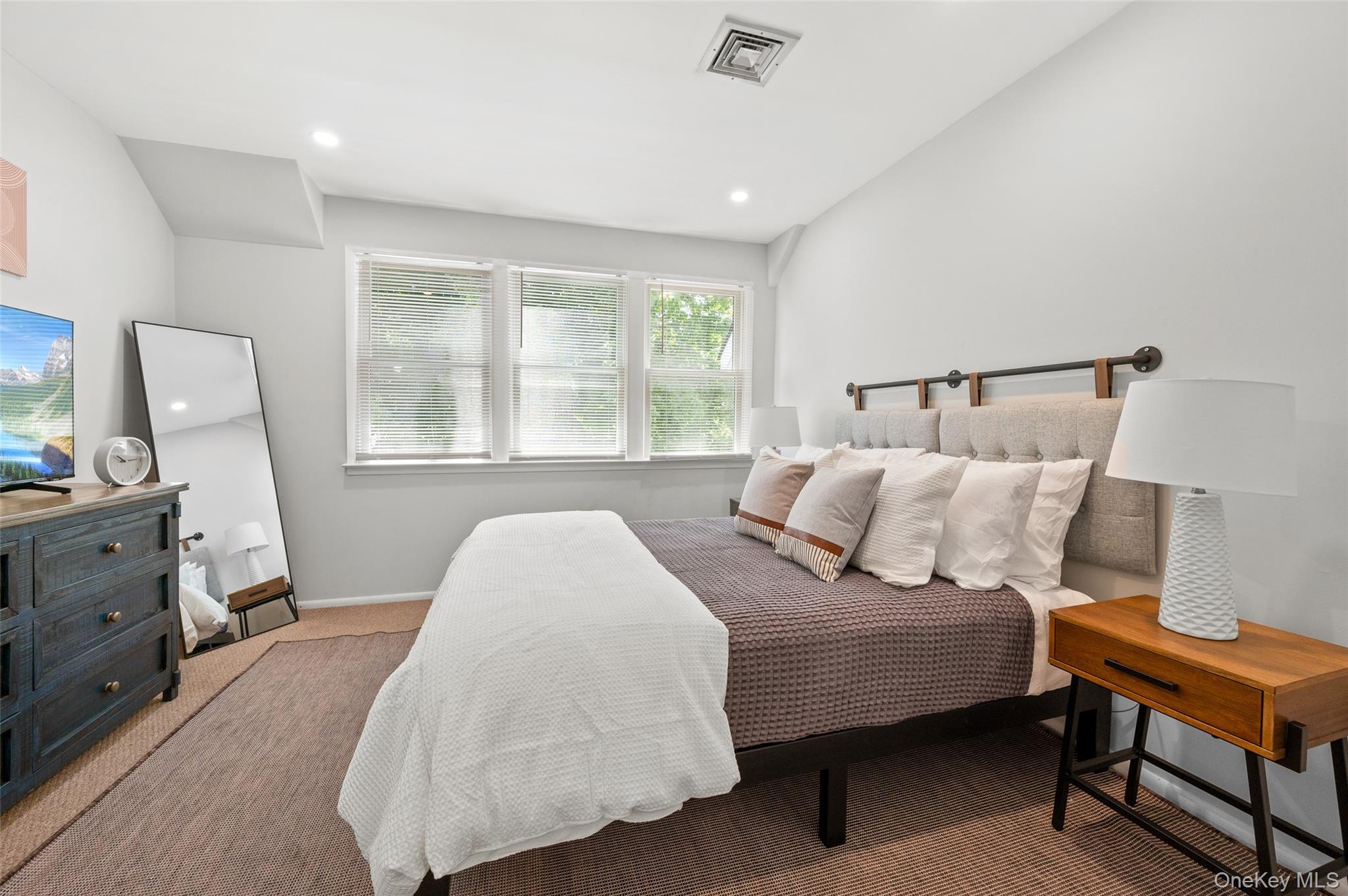 49 Canoe Place Property Photo 16