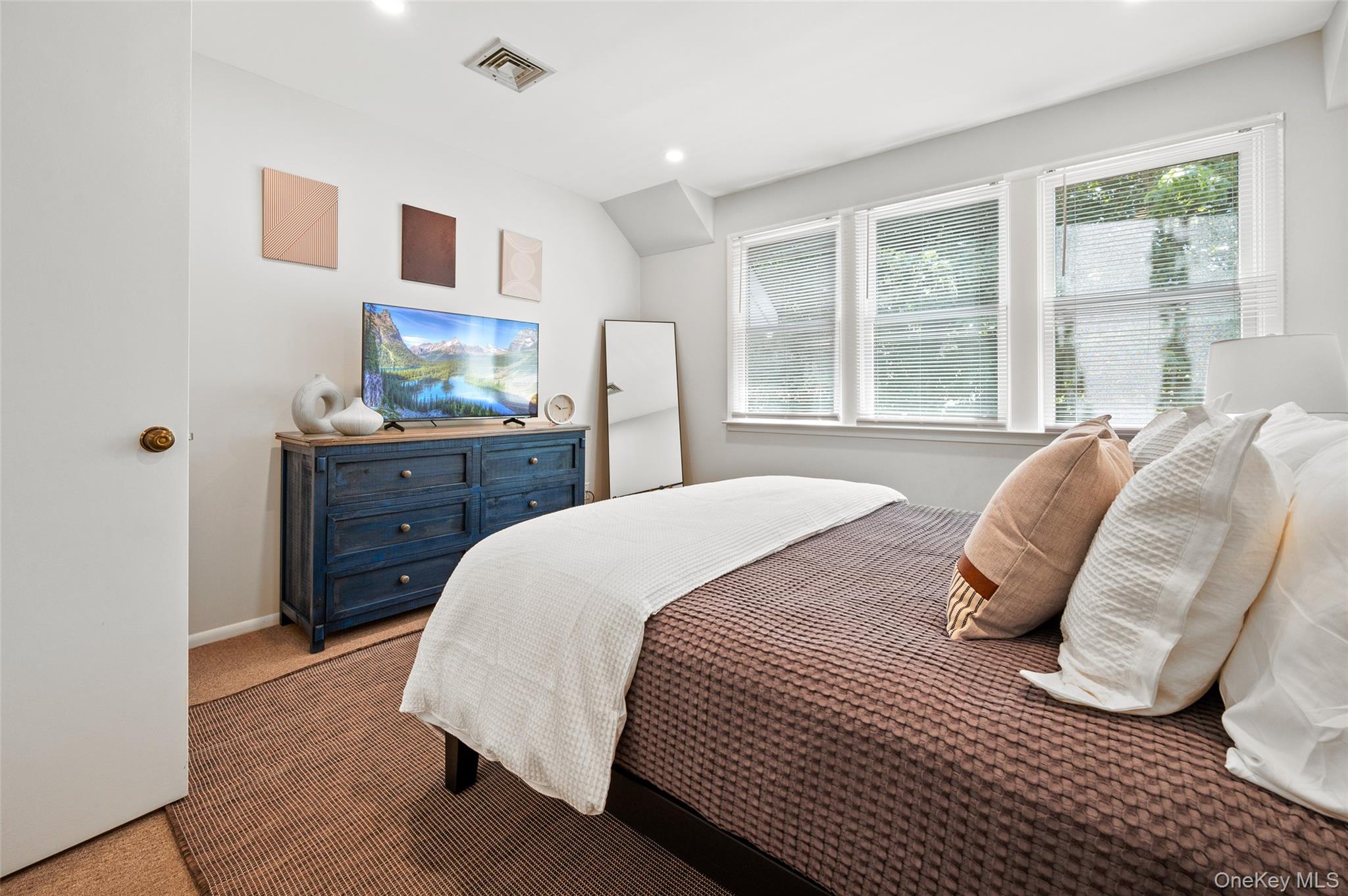 49 Canoe Place Property Photo 17