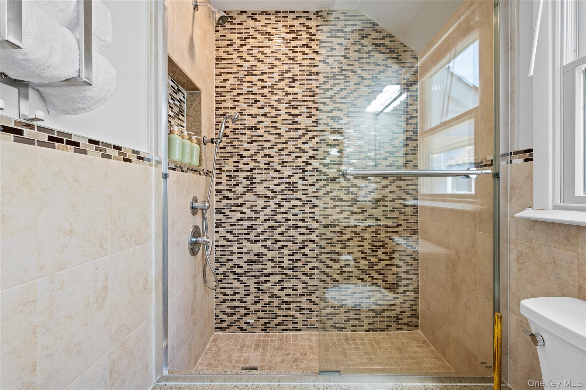 49 Canoe Place Property Photo 22