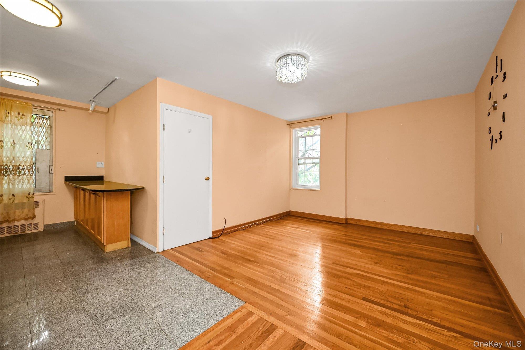 140-18 Burden Crescent 411 Property Photo 2