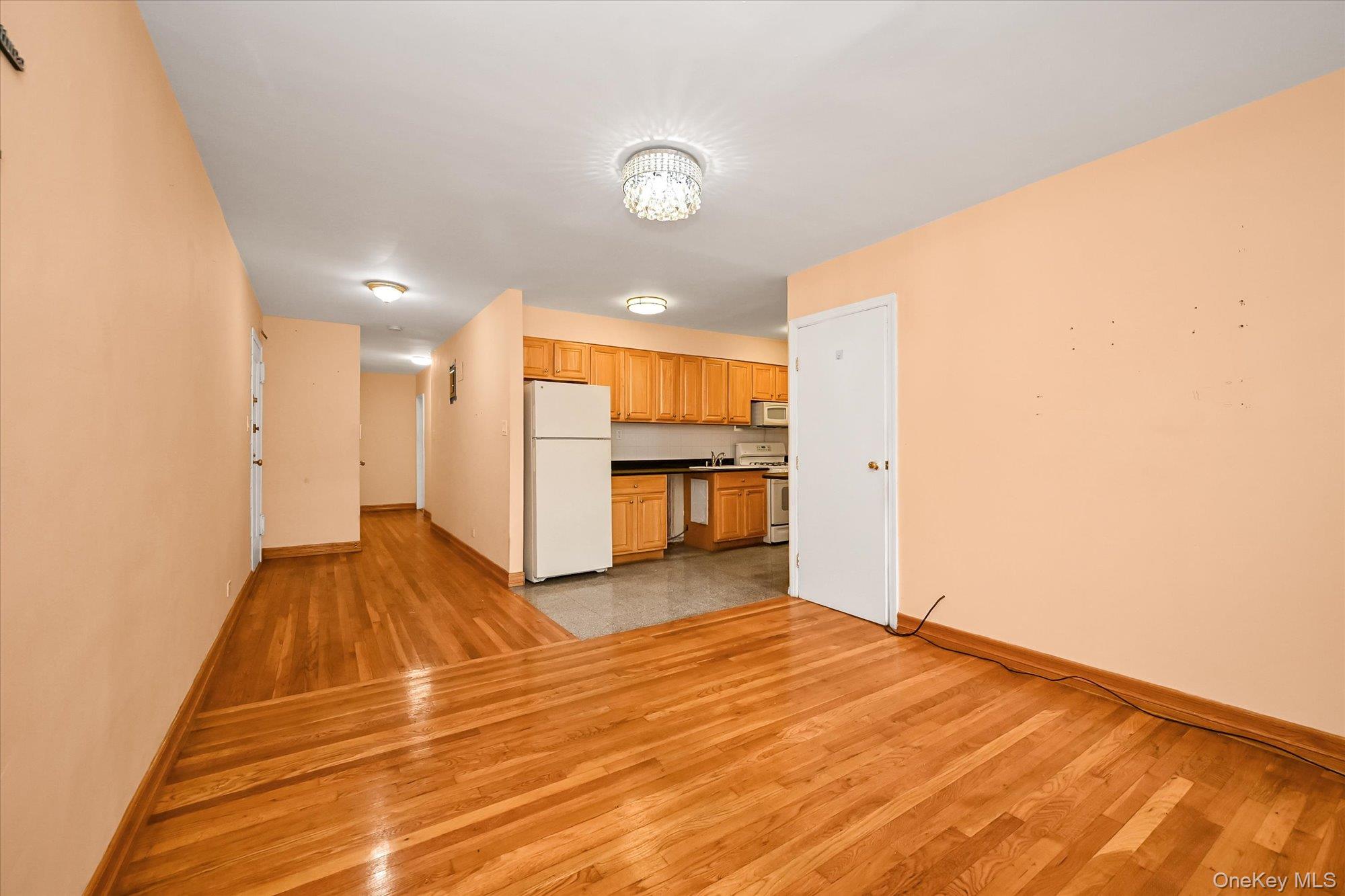 140-18 Burden Crescent 411 Property Photo 3
