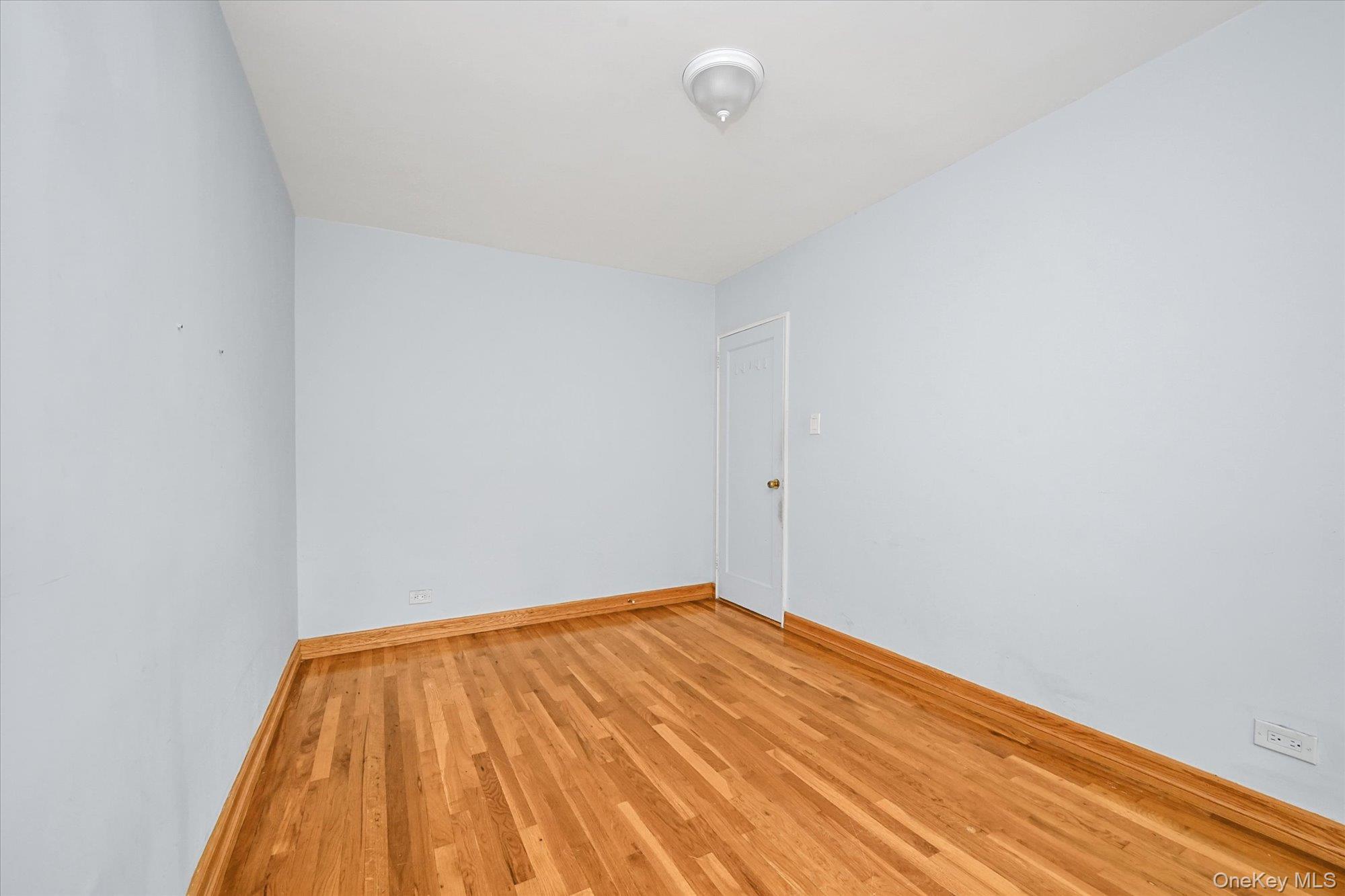 140-18 Burden Crescent 411 Property Photo 9