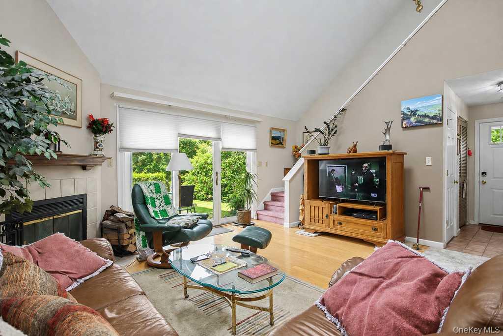 137 Fields Lane Property Photo 8