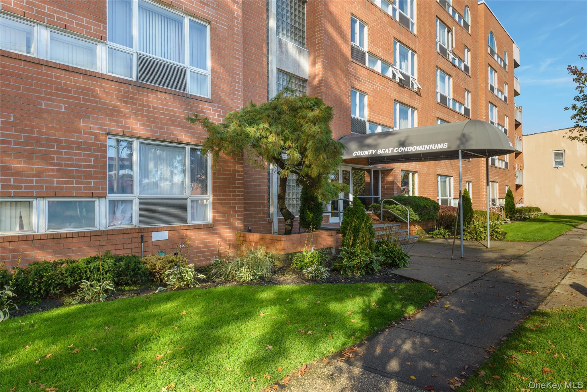 205 Mineola Boulevard 3g Property Photo 1