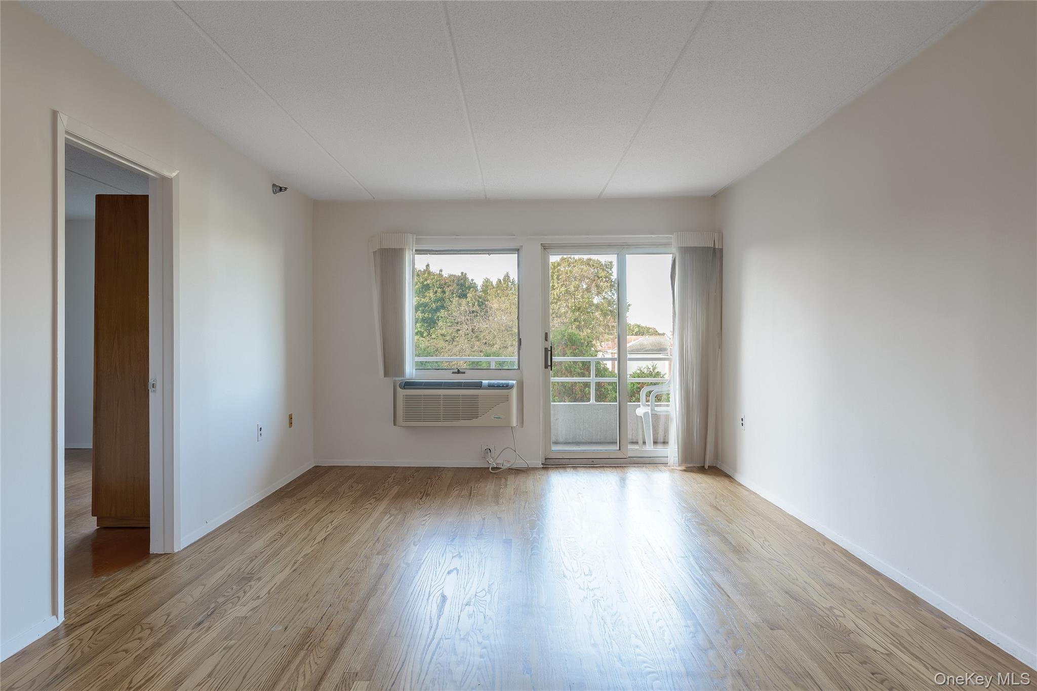 205 Mineola Boulevard 3g Property Photo 5