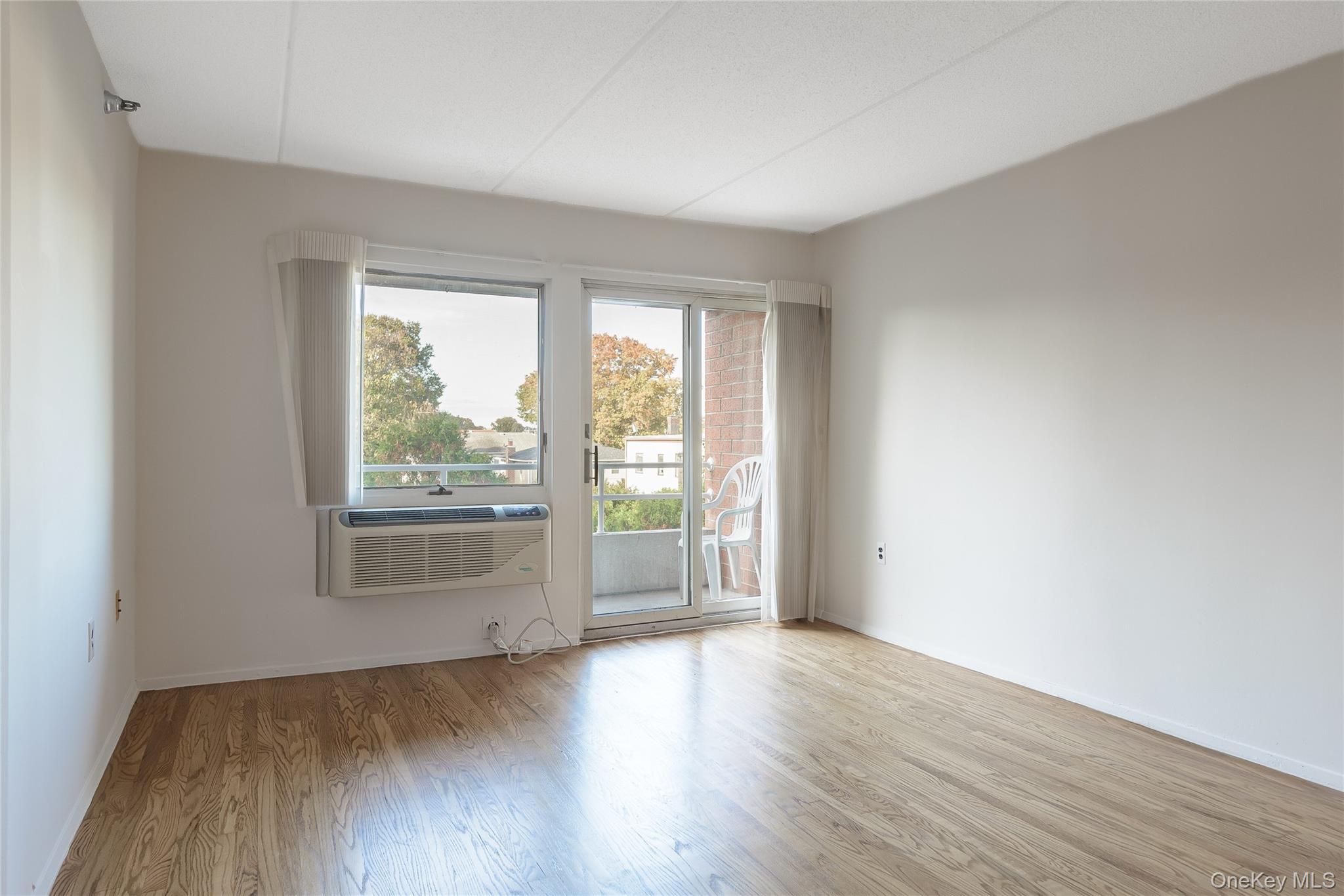 205 Mineola Boulevard 3g Property Photo 6
