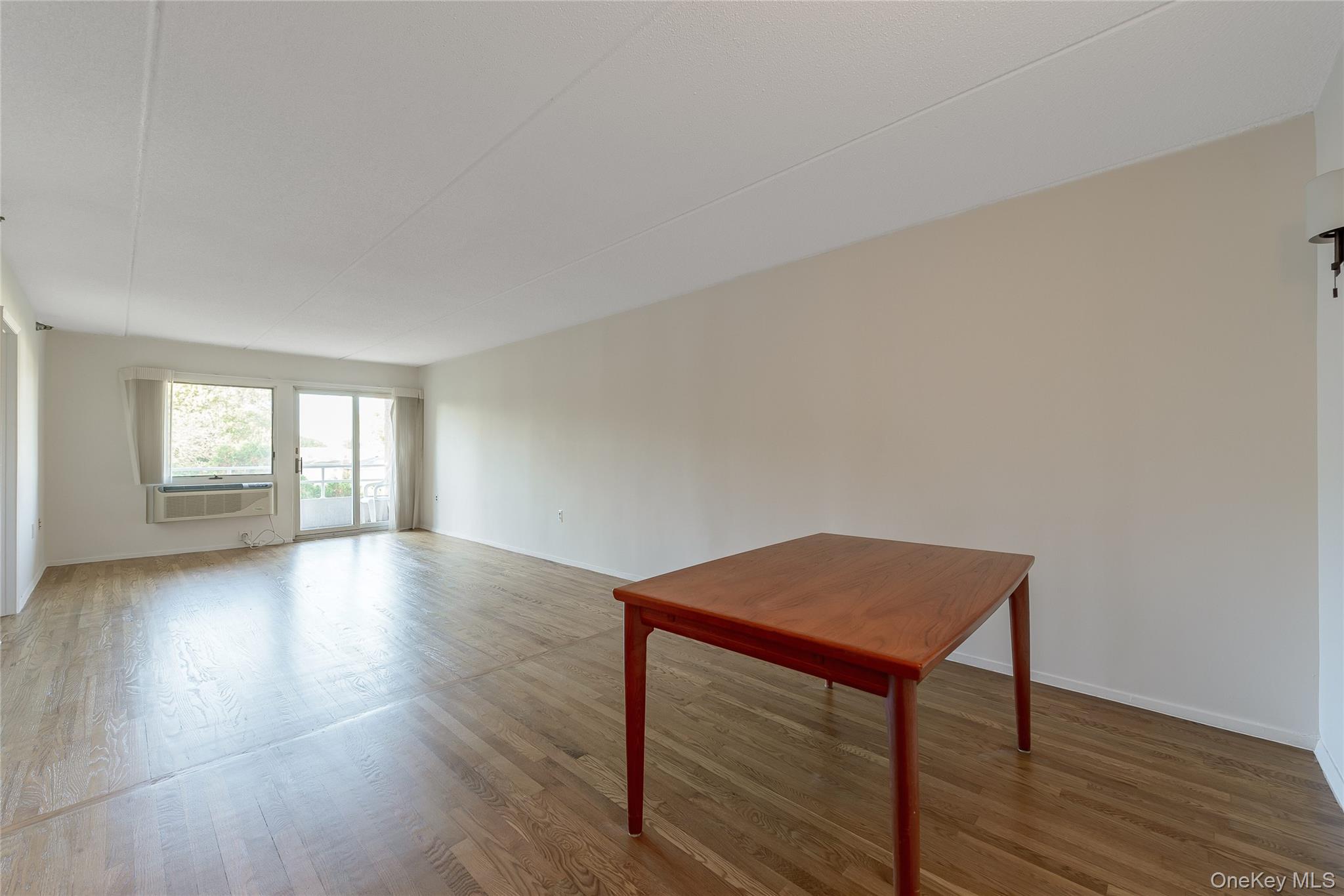205 Mineola Boulevard 3g Property Photo 7