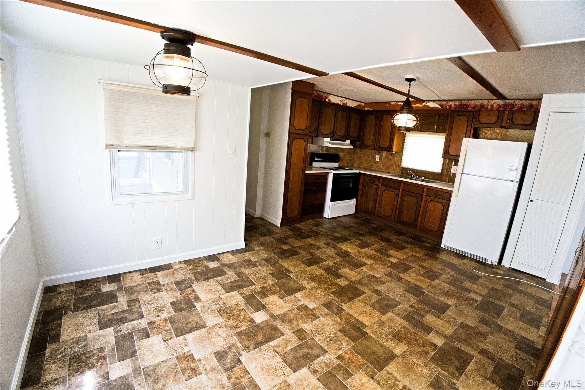 703 Fresh Pond Avenue 55 Property Photo 9
