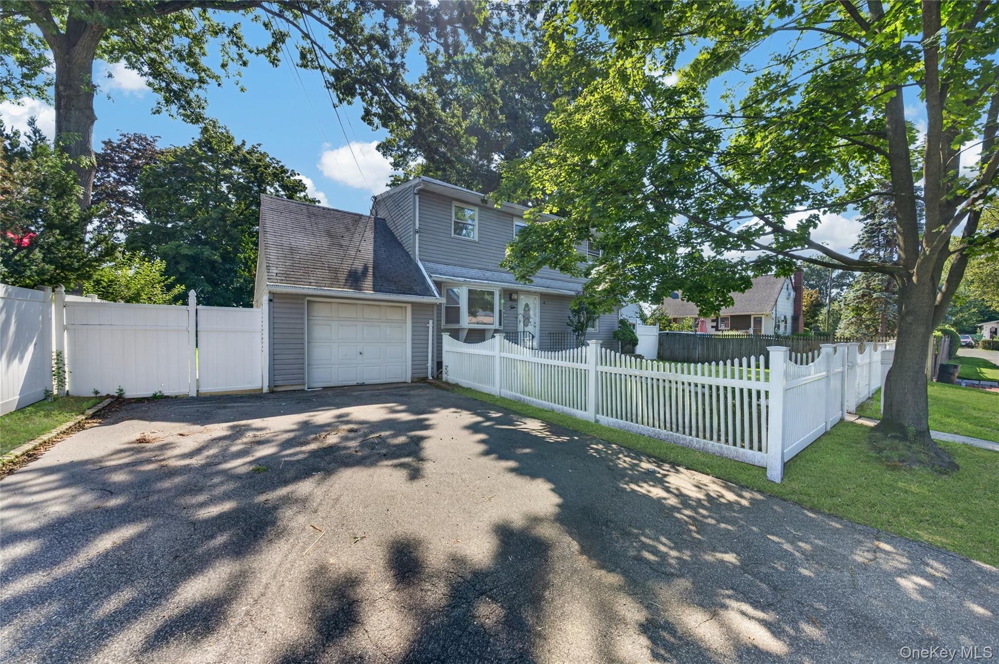 10 Field Place Property Photo 2