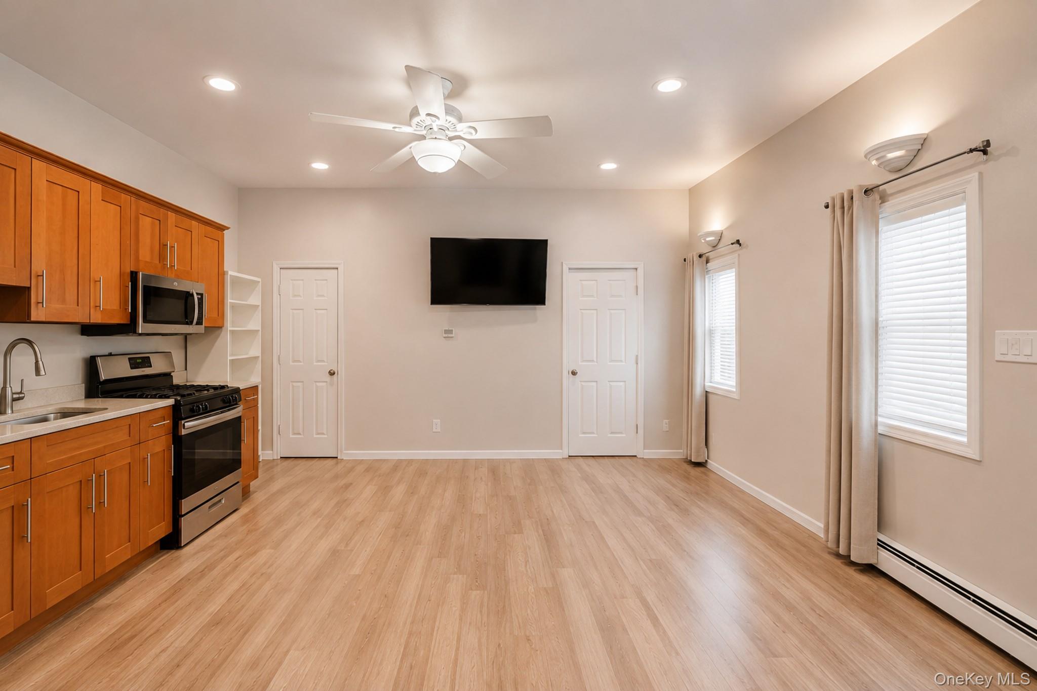 887 Pine Street Property Photo 2