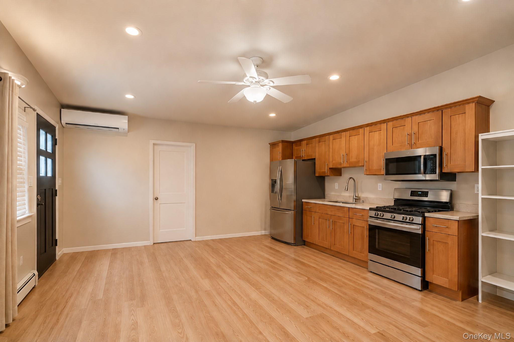 887 Pine Street Property Photo 3