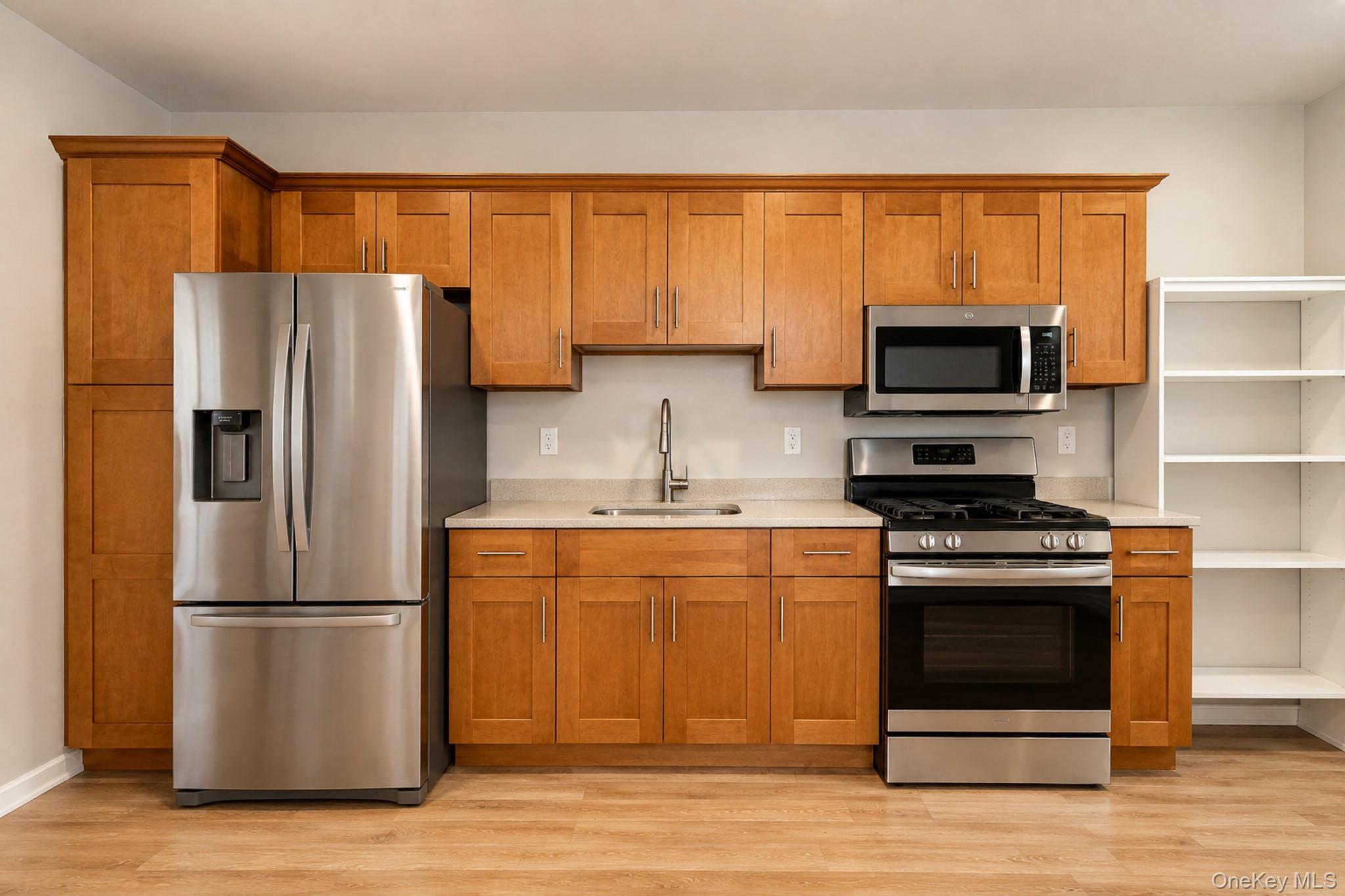887 Pine Street Property Photo 4