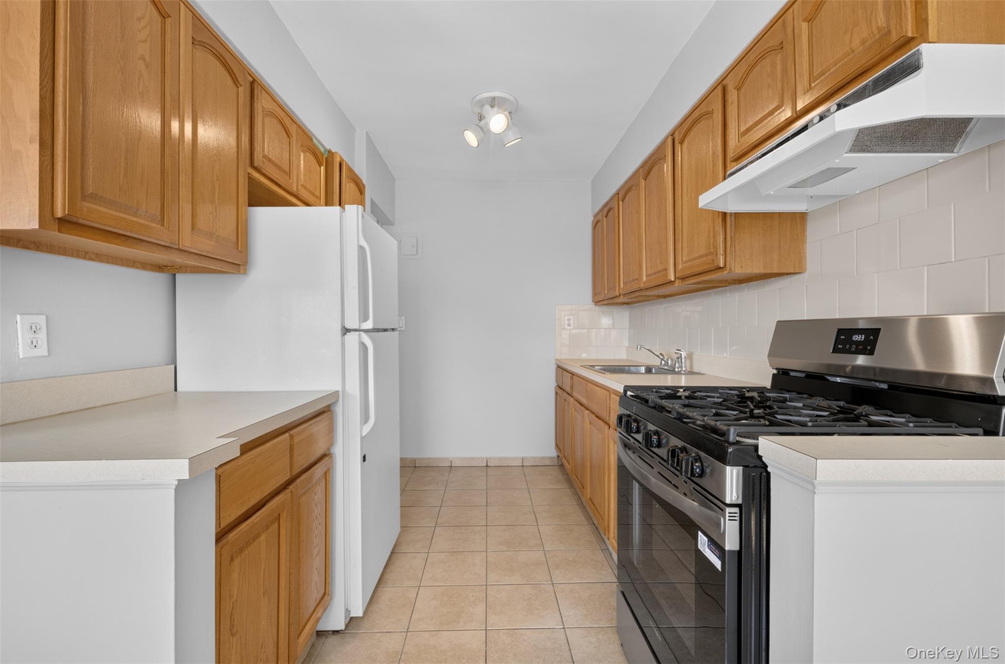 6144 164th Street Property Photo 4
