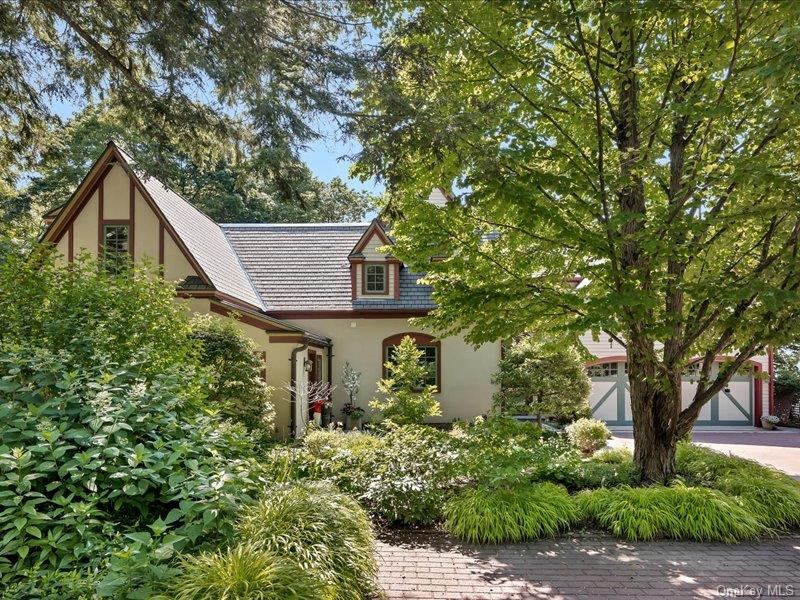 674 Crescent Avenue Property Photo 4