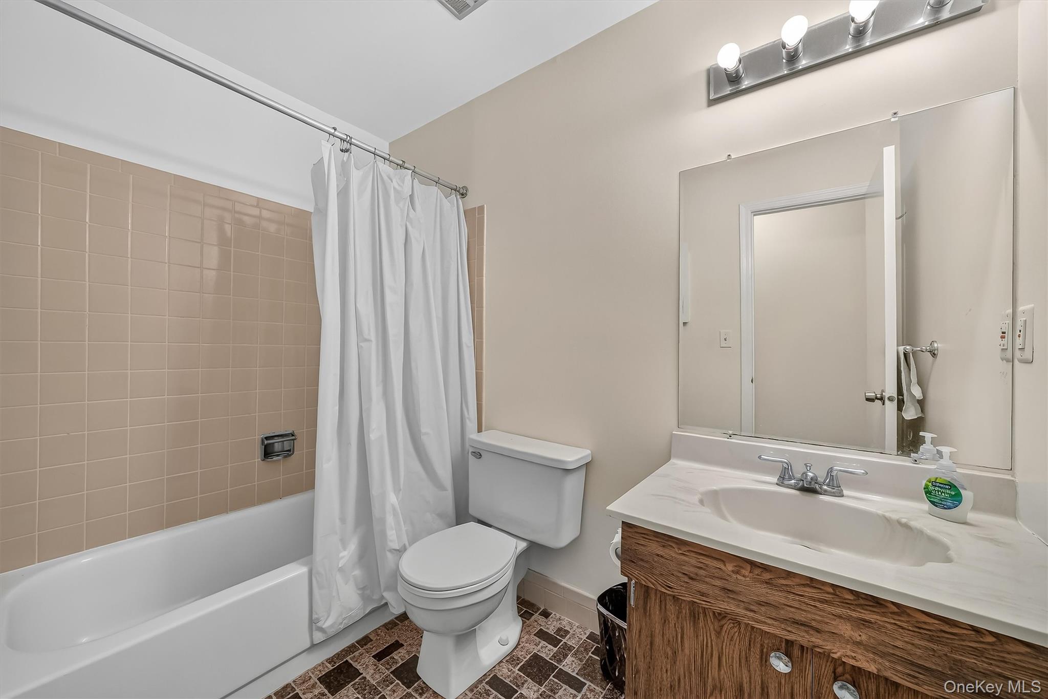 38 Milford Lane 5d Property Photo 22