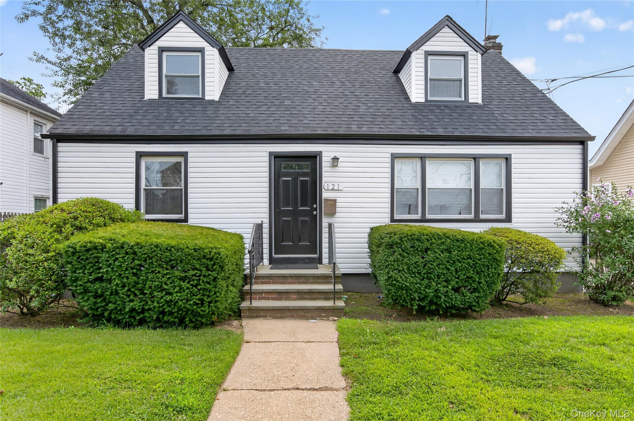 121 Sheridan Avenue Property Photo 1