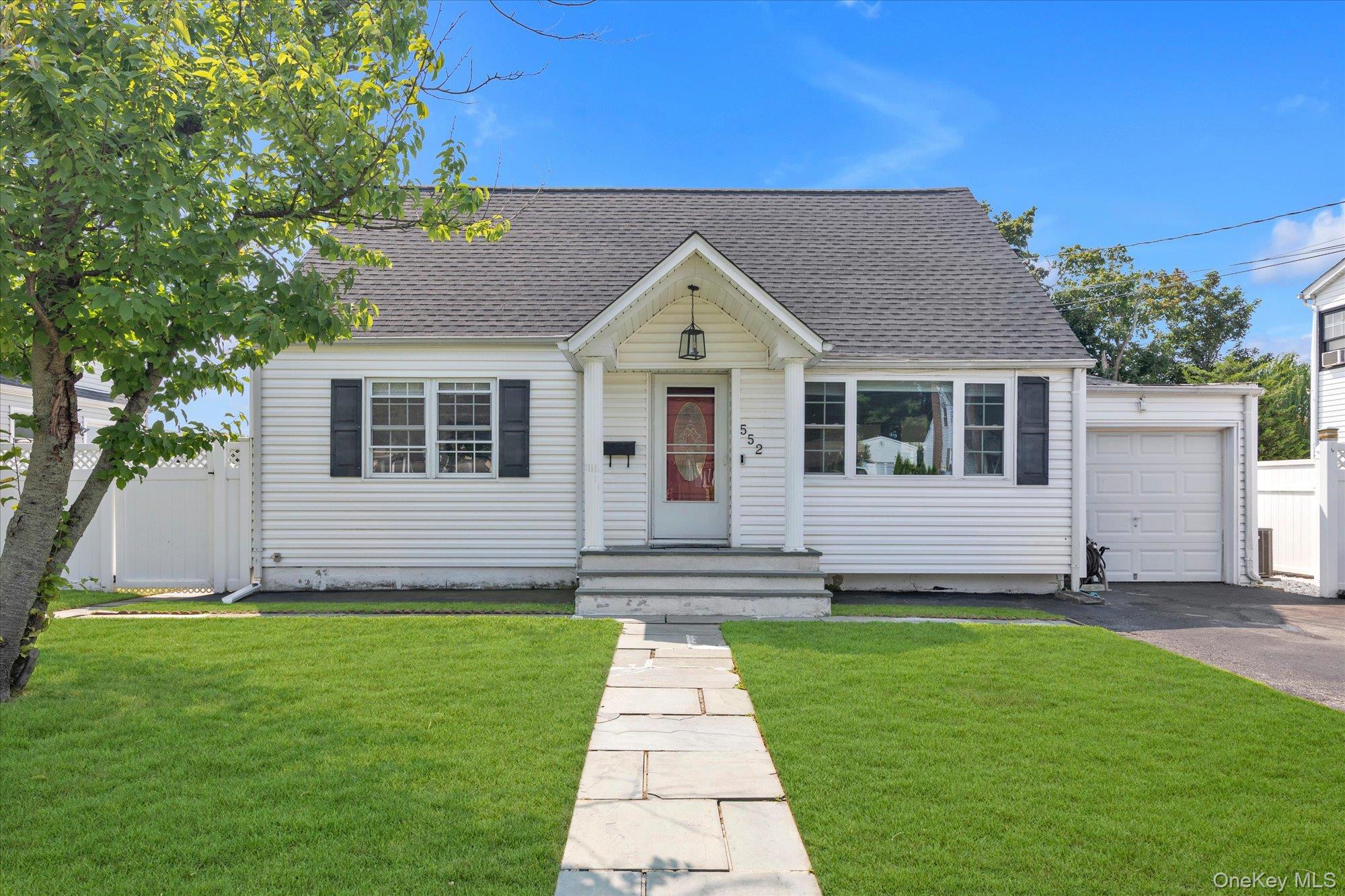 552 18th Street Property Photo 1