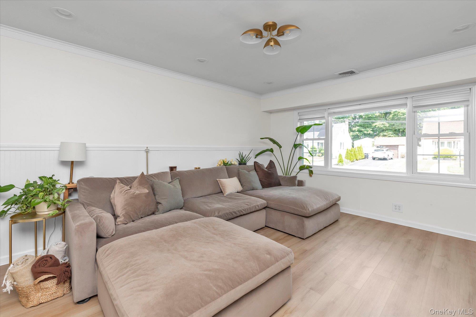552 18th Street Property Photo 2