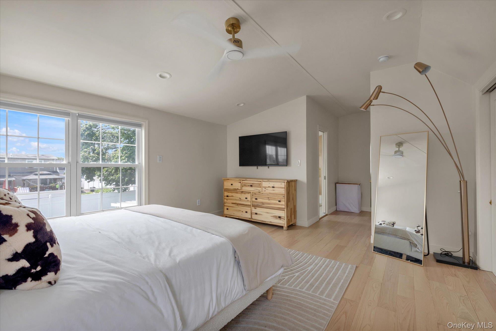 552 18th Street Property Photo 11