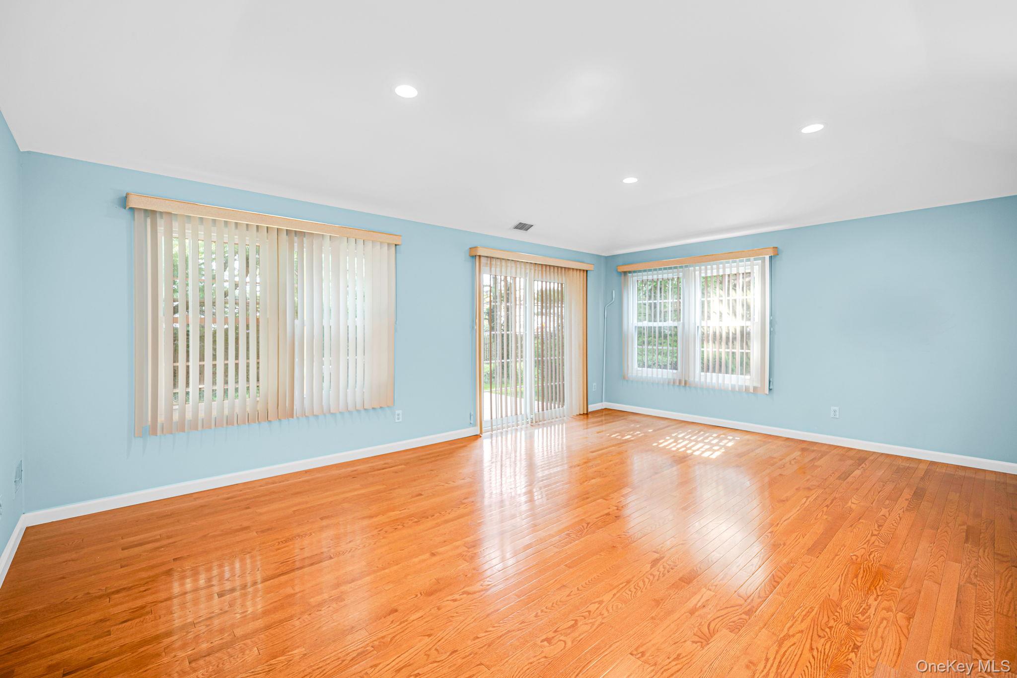188 Lakebridge Drive Property Photo 7