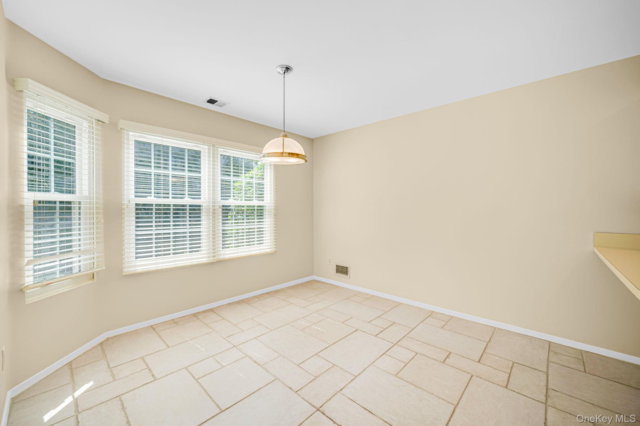 188 Lakebridge Drive Property Photo 11