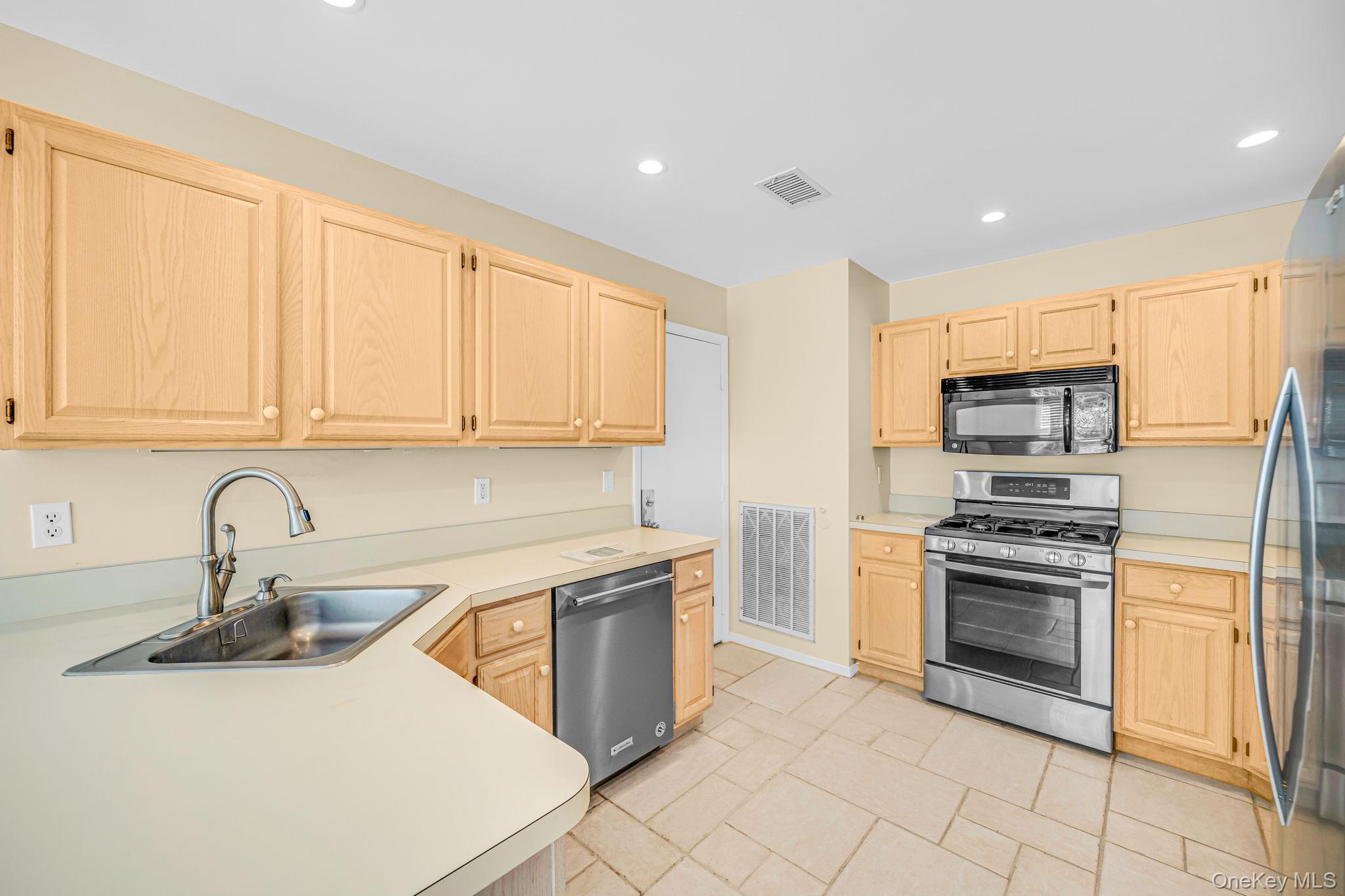 188 Lakebridge Drive Property Photo 14