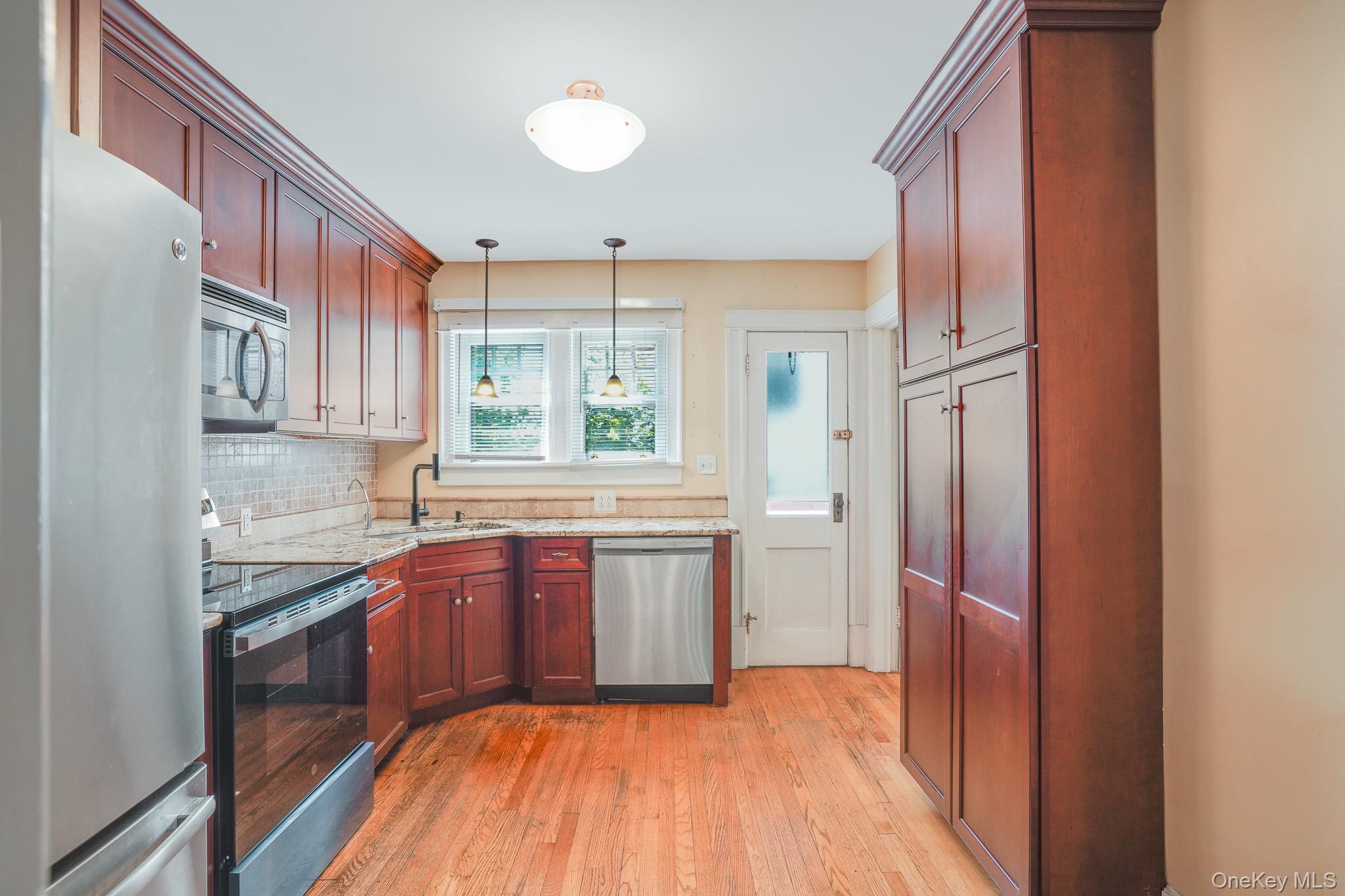 170 Hooker Avenue Property Photo 12
