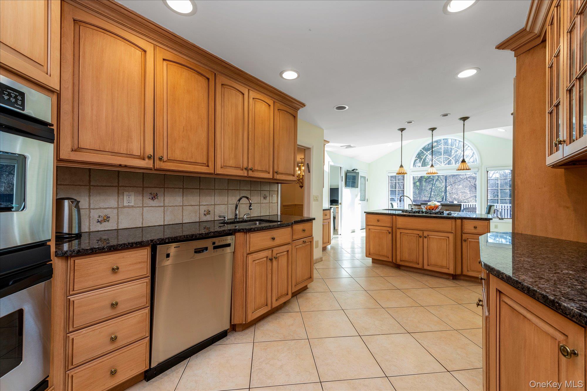 200 Hummingbird Drive Property Photo 14