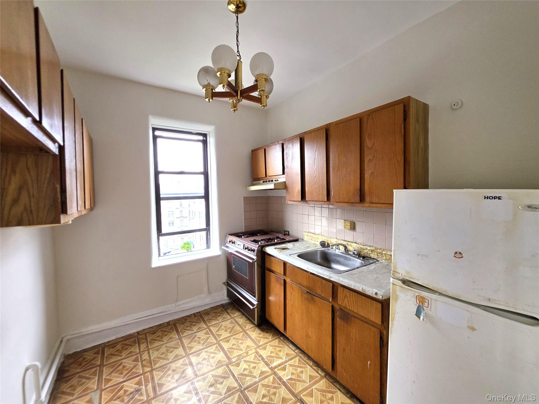 31-14 Crescent Street 7d Property Photo 10