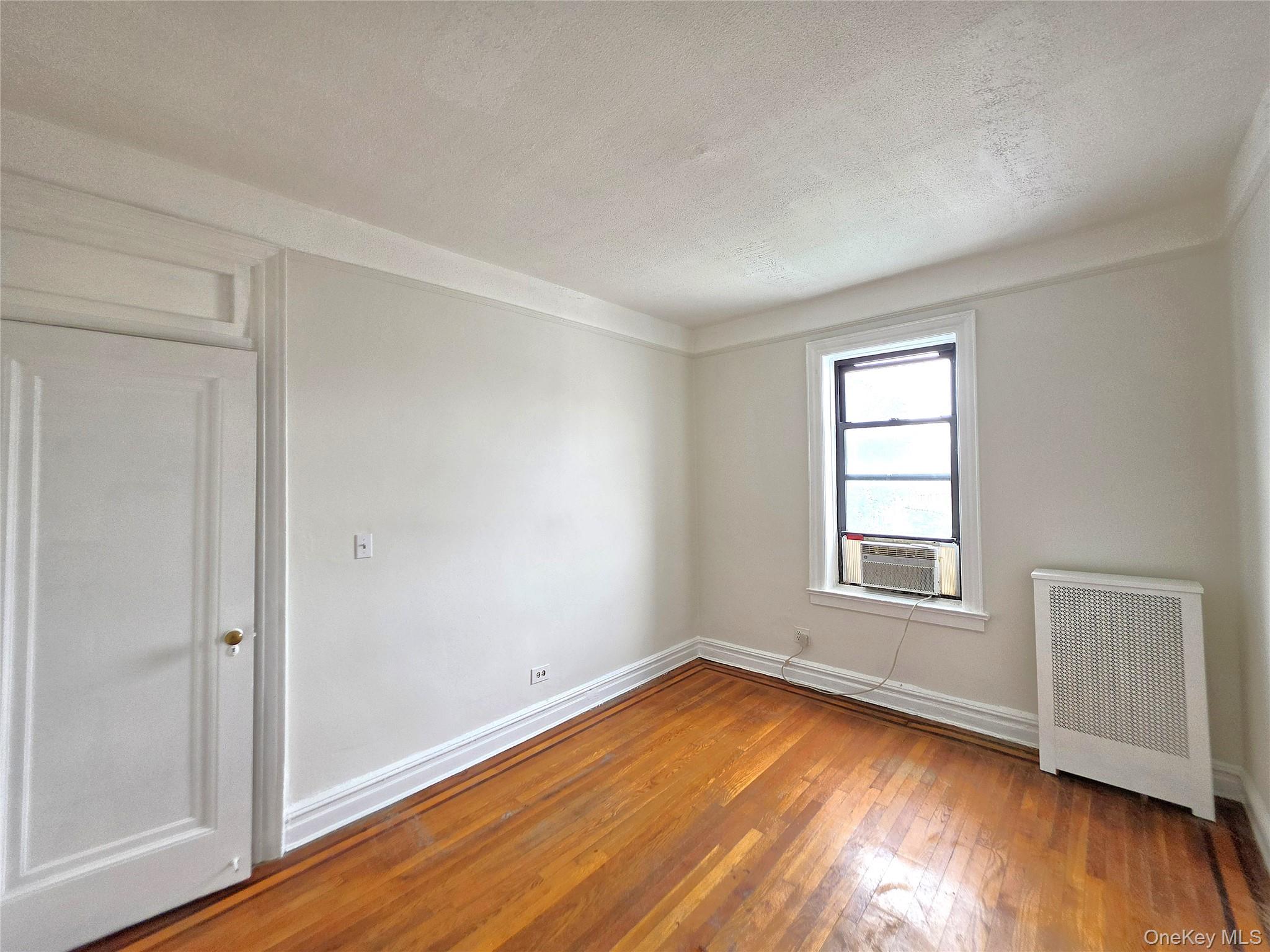 31-14 Crescent Street 7d Property Photo 13
