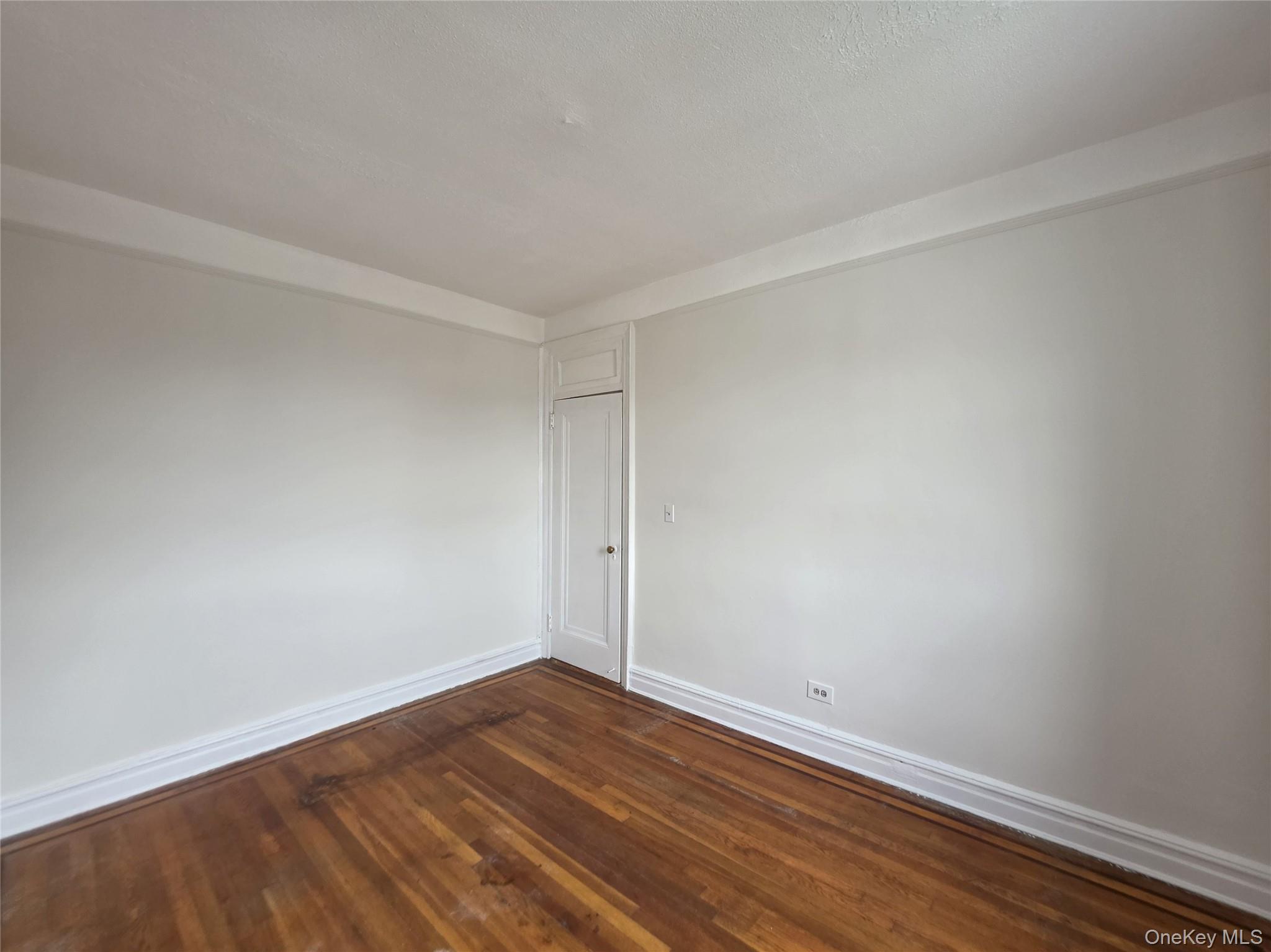 31-14 Crescent Street 7d Property Photo 17