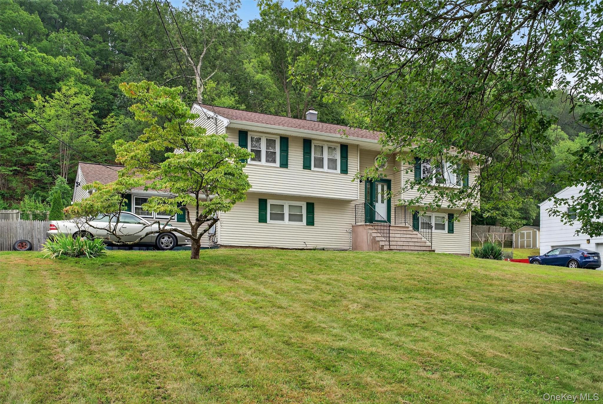 100 Birchwood Drive Property Photo 2