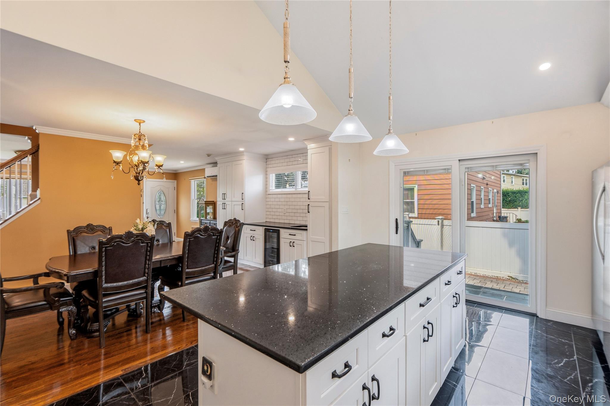 992 Woodcliff Drive Property Photo 10
