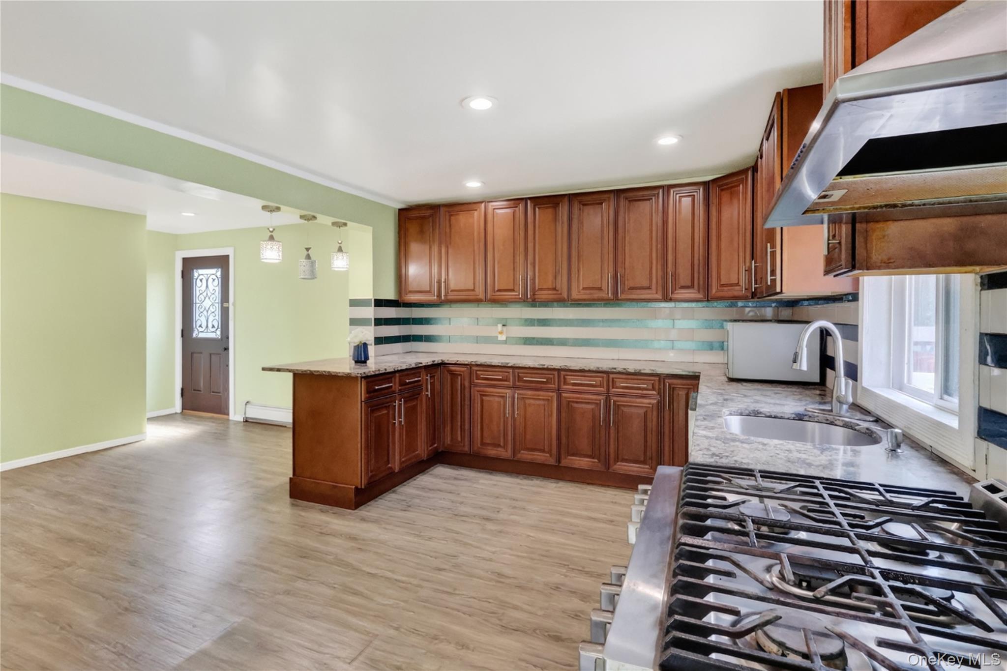 72 Peckham Avenue Property Photo 3