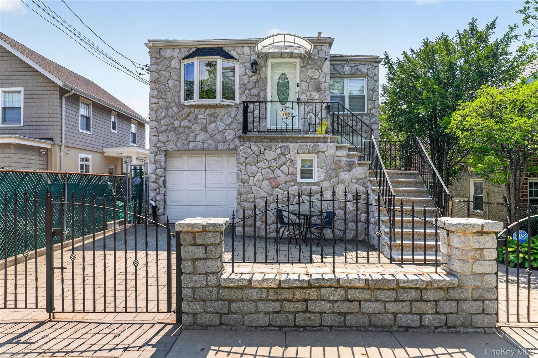 1458 Dwight Place Property Photo 1