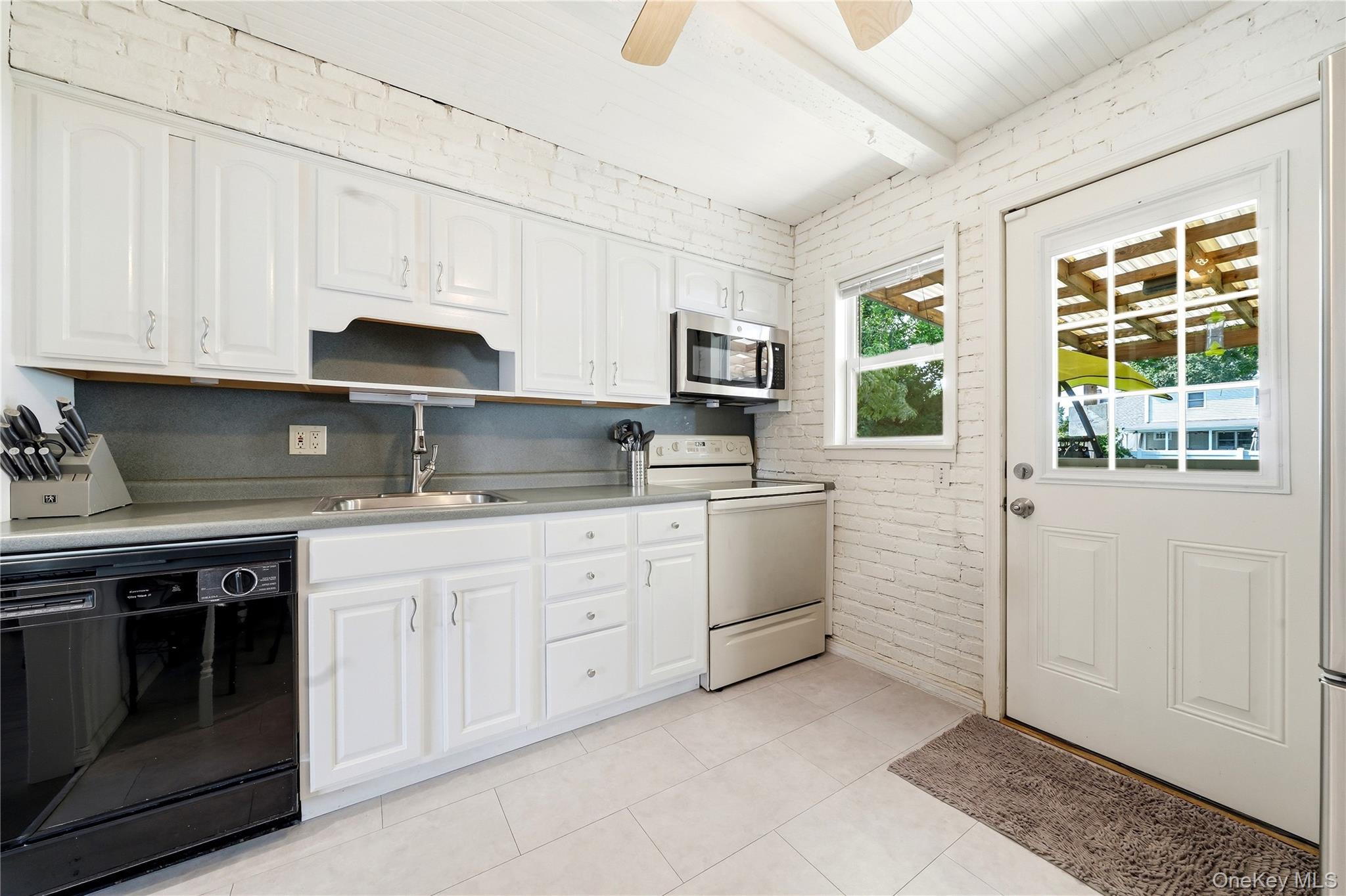 391 Oakwood Avenue Property Photo 27