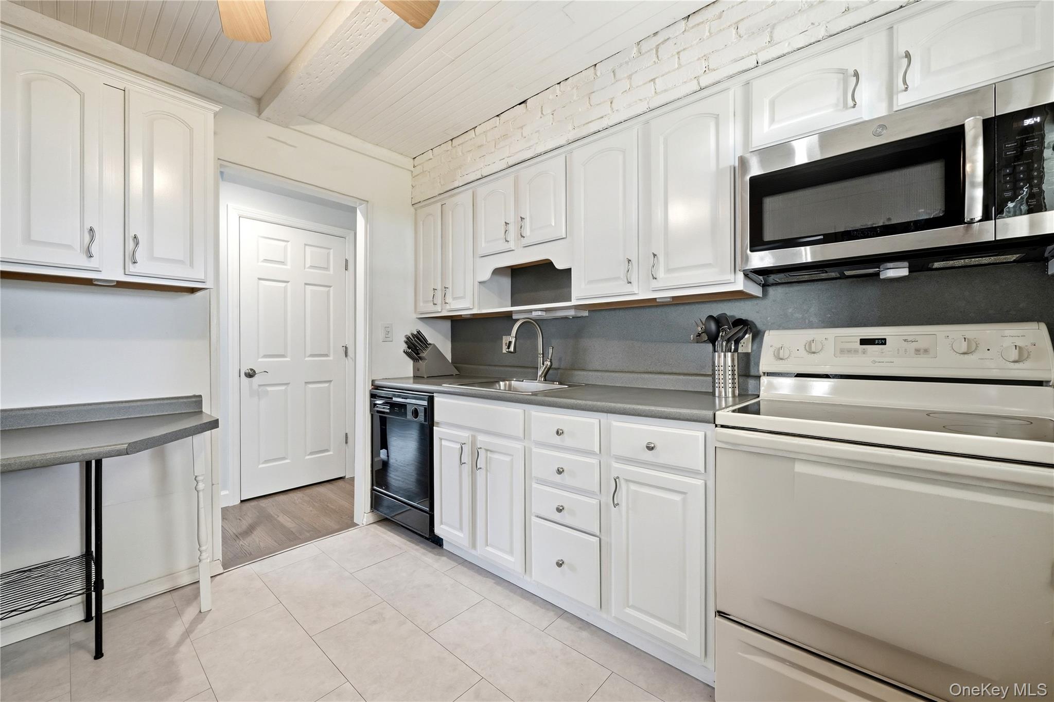 391 Oakwood Avenue Property Photo 29
