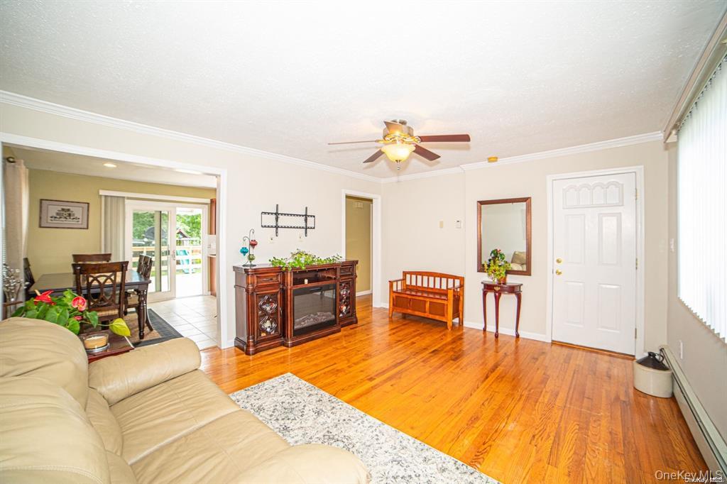 184 S Strong Avenue Property Photo 3