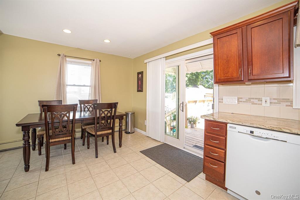 184 S Strong Avenue Property Photo 4
