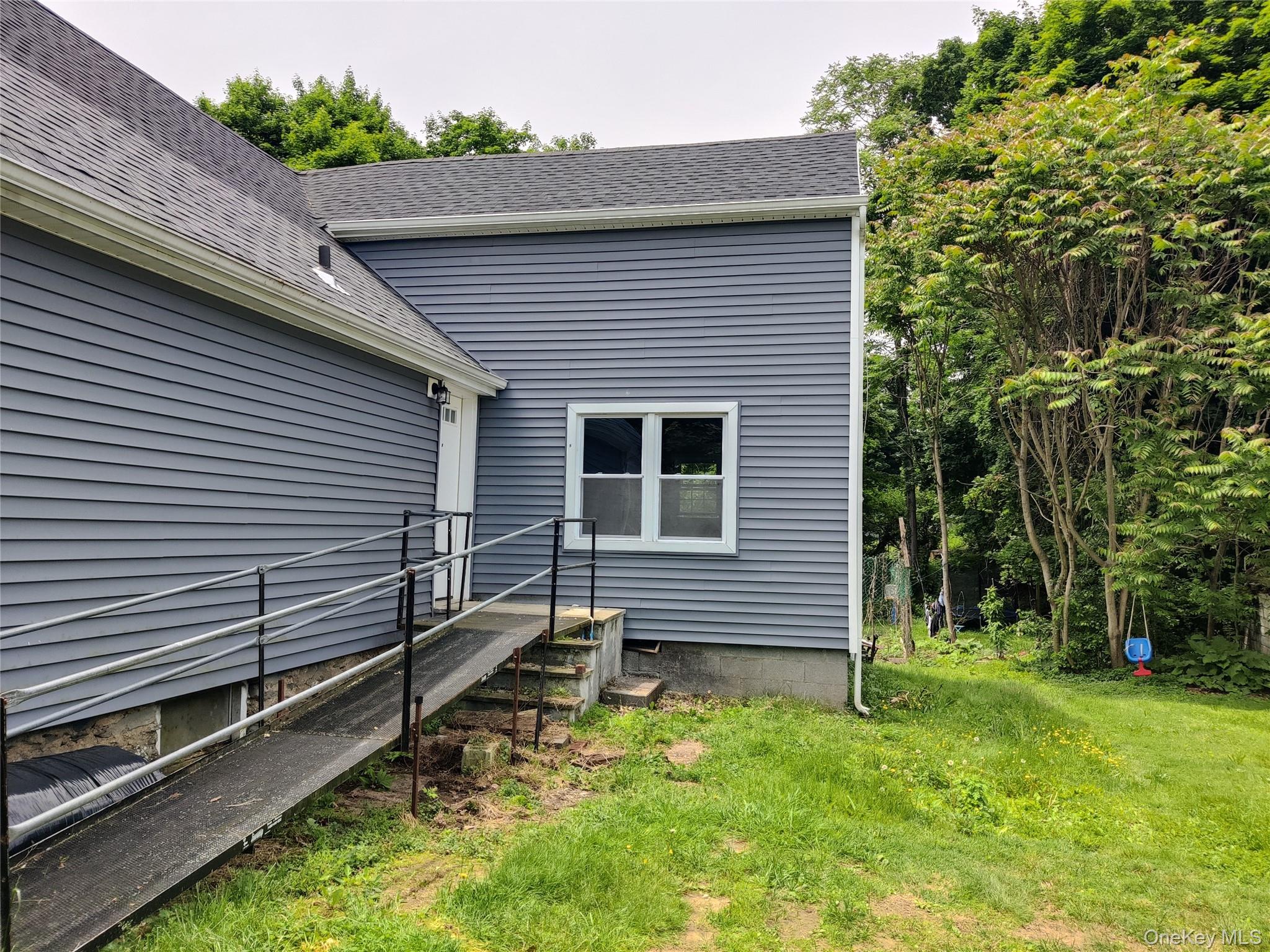 917-921 Violet Avenue B Property Photo 1