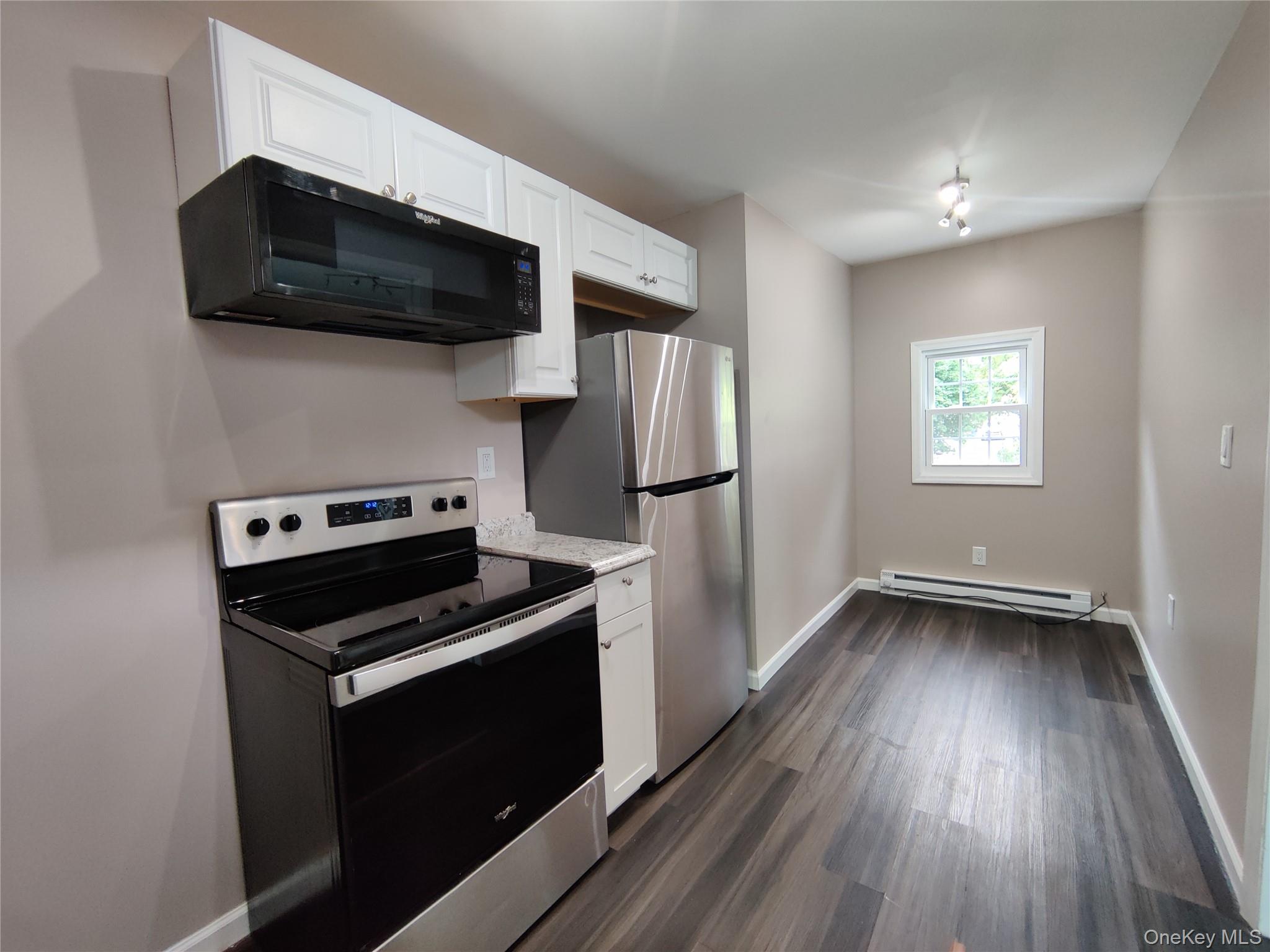 917-921 Violet Avenue B Property Photo 3
