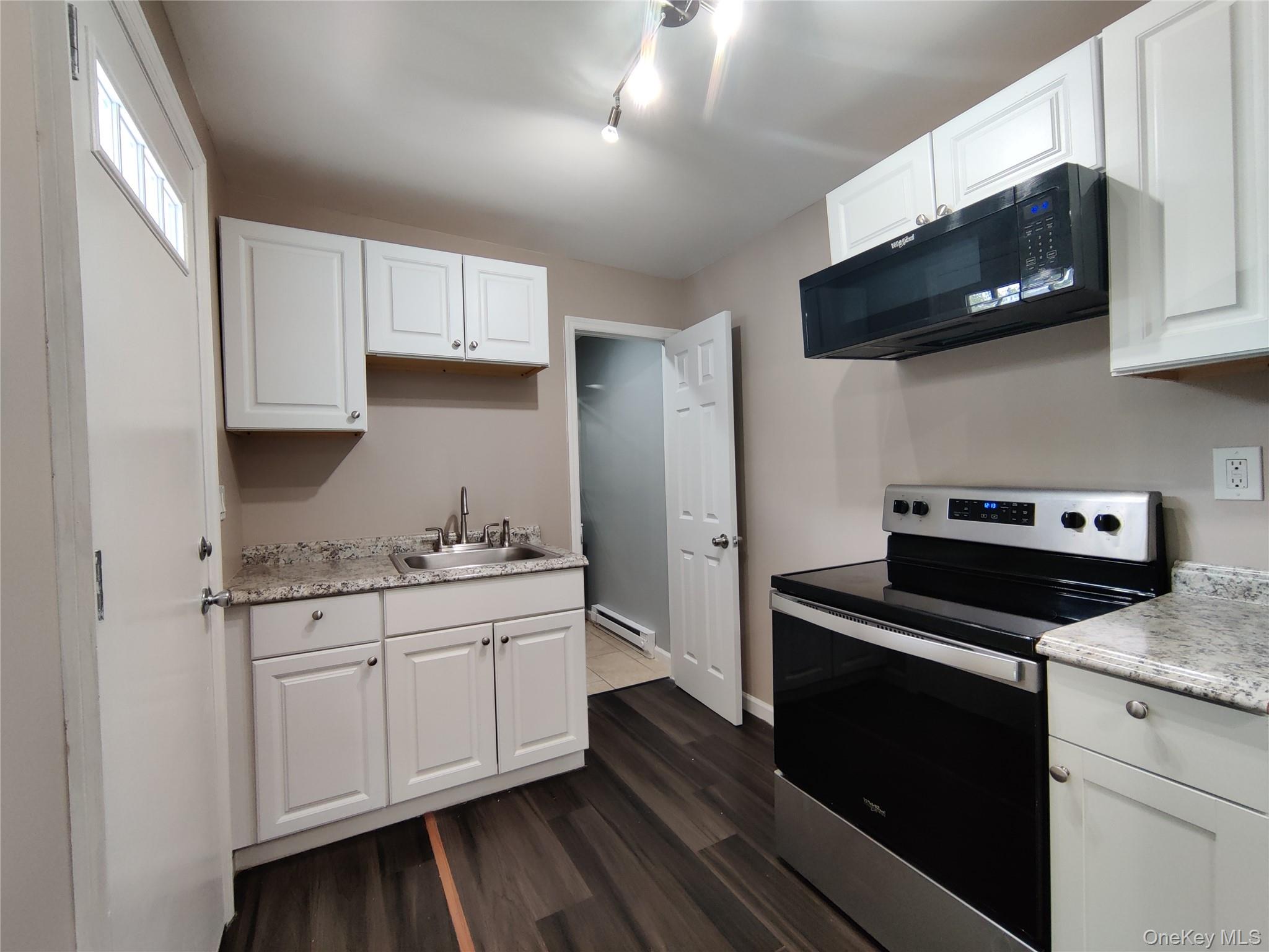 917-921 Violet Avenue B Property Photo 4