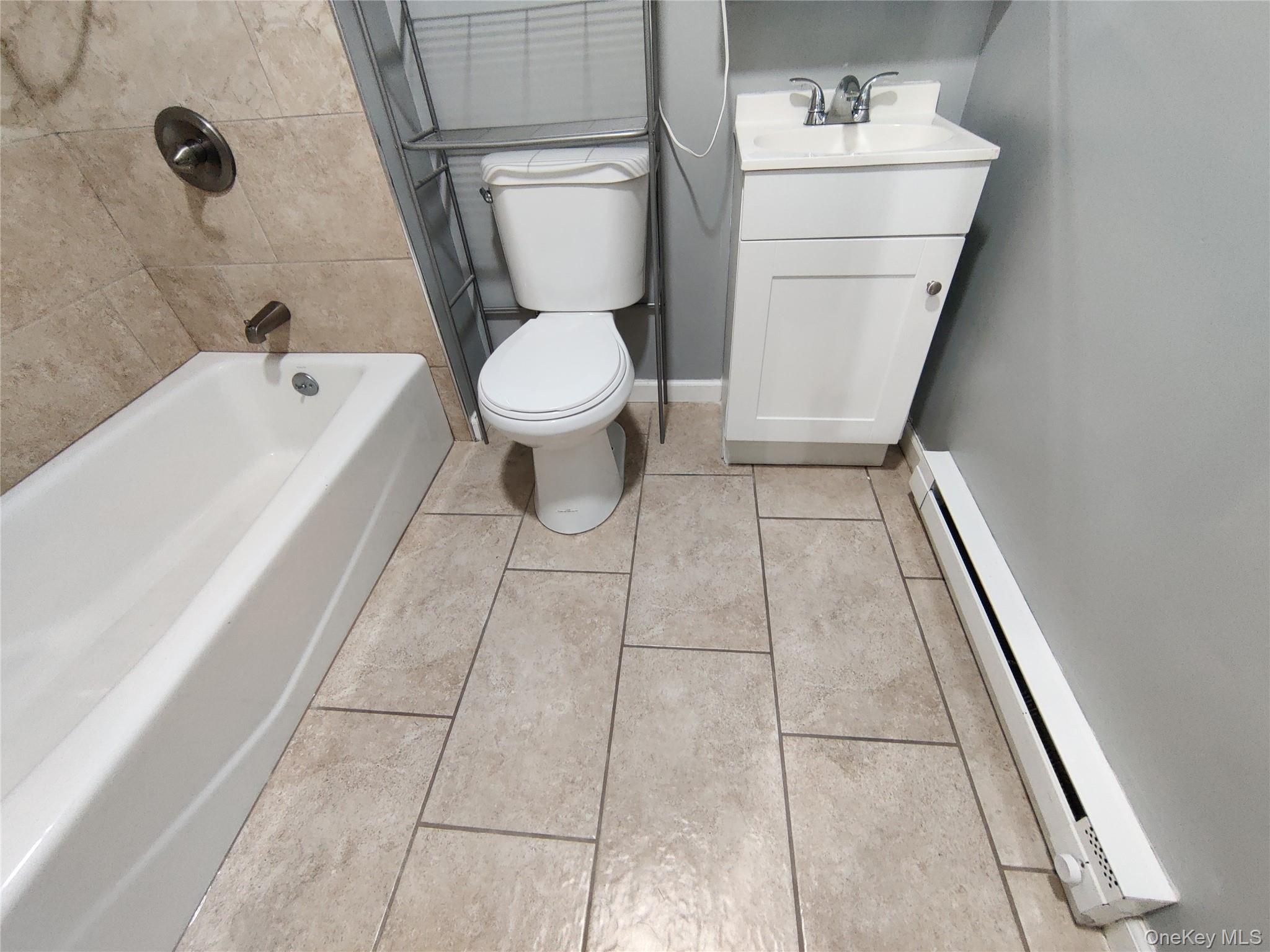 917-921 Violet Avenue B Property Photo 5